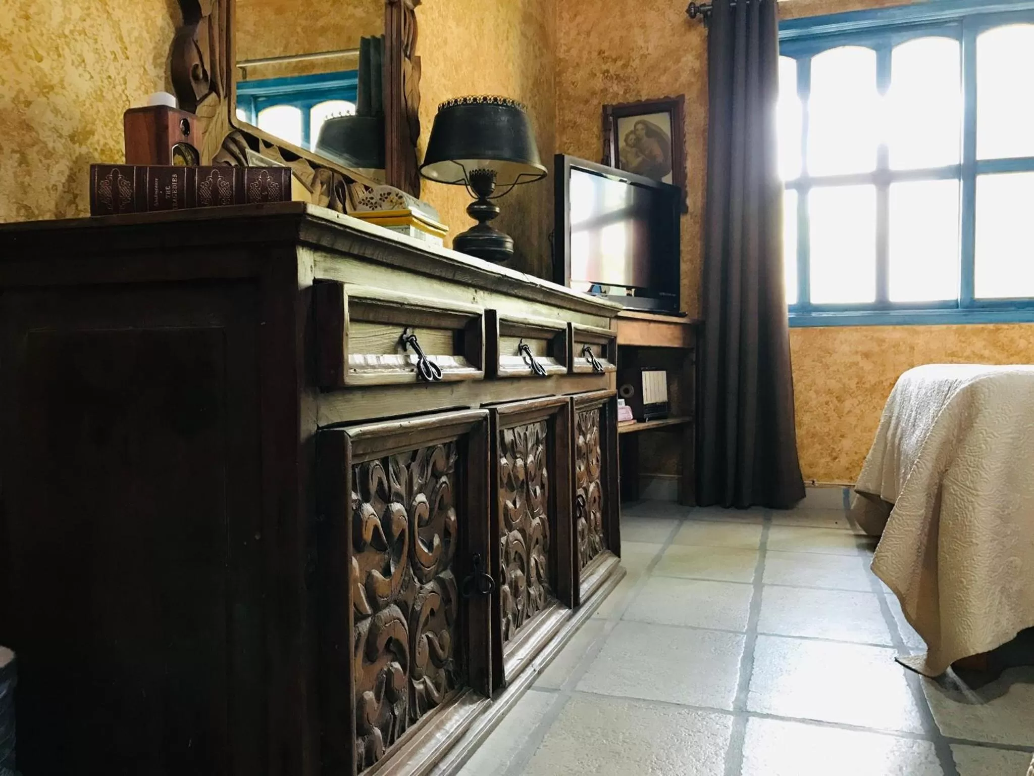 TV and multimedia, Bed in Hacienda Boutique B&B and Spa Solo Adultos