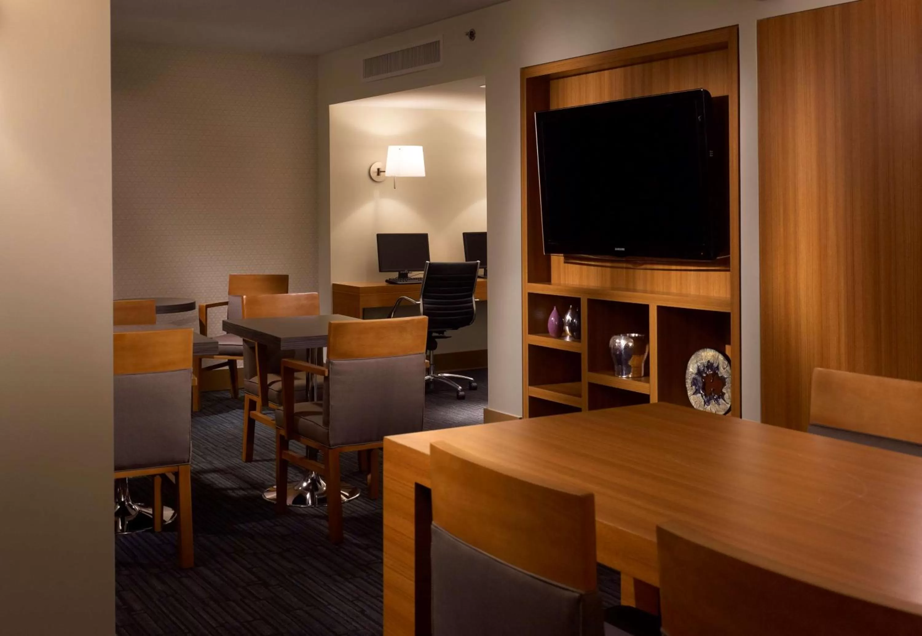 Lounge or bar in Hyatt Regency Vancouver