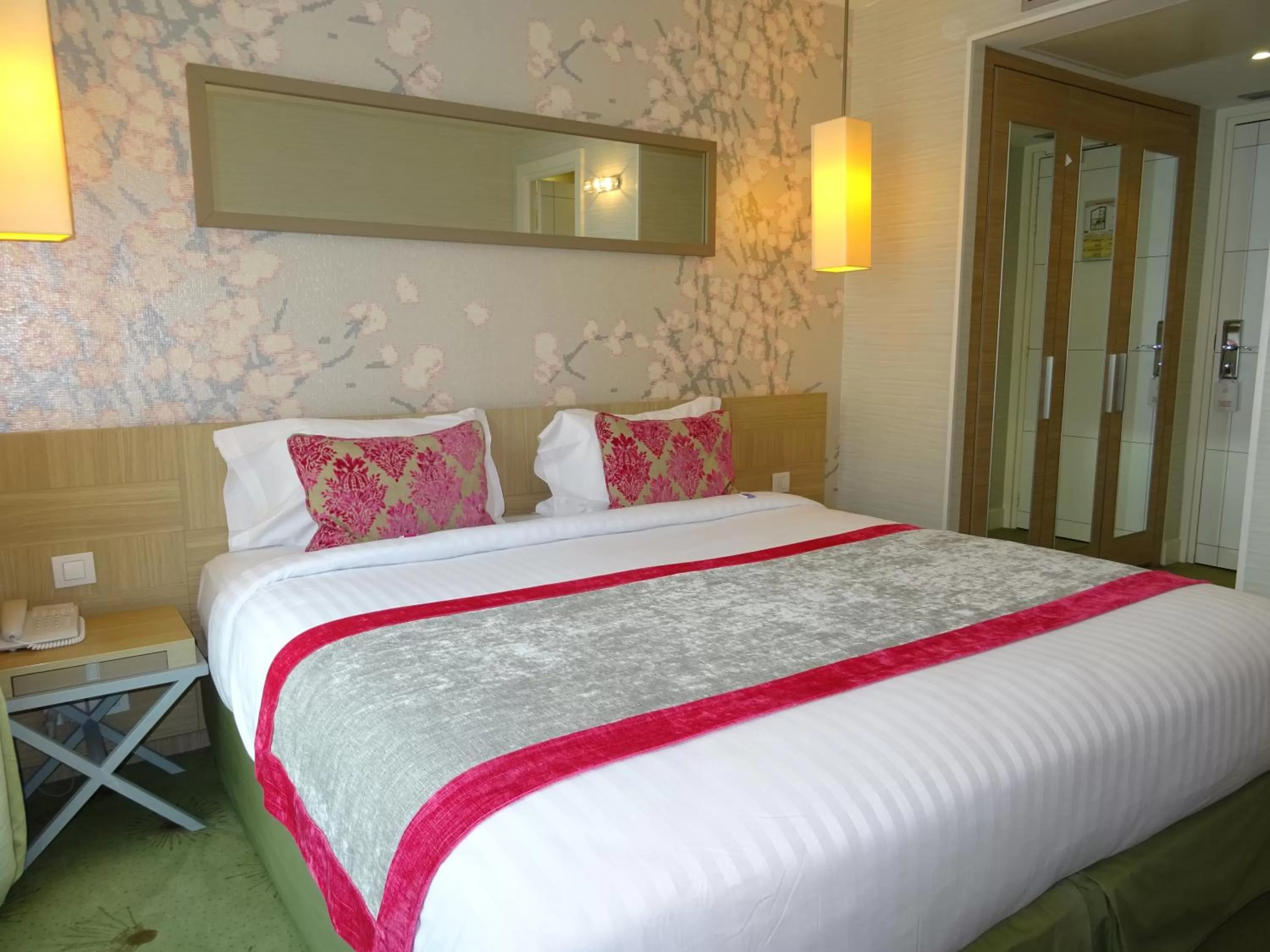 Bedroom, Bed in Le Marceau Bastille