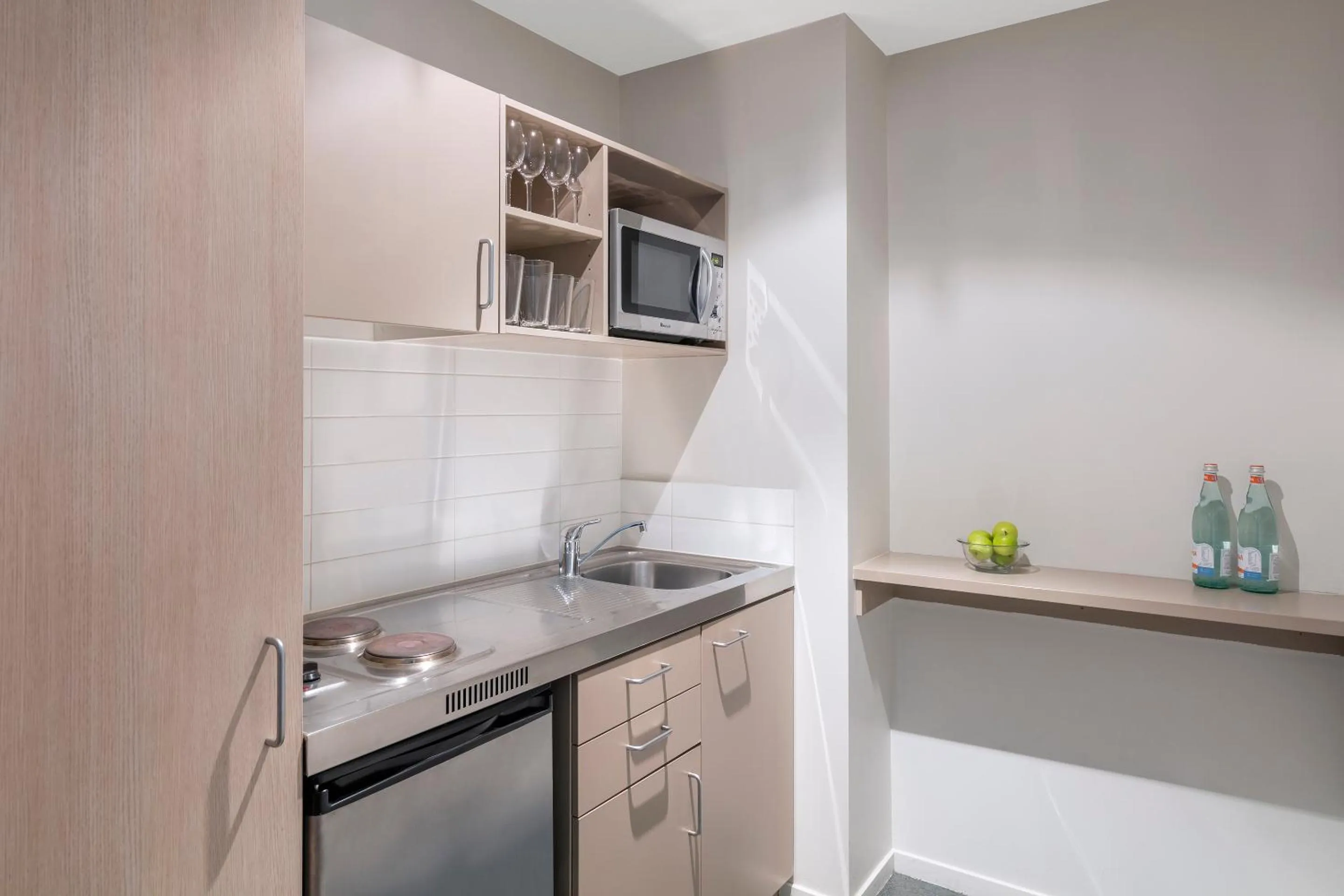 Kitchen or kitchenette in Tetra Serviced Apartments by Castle