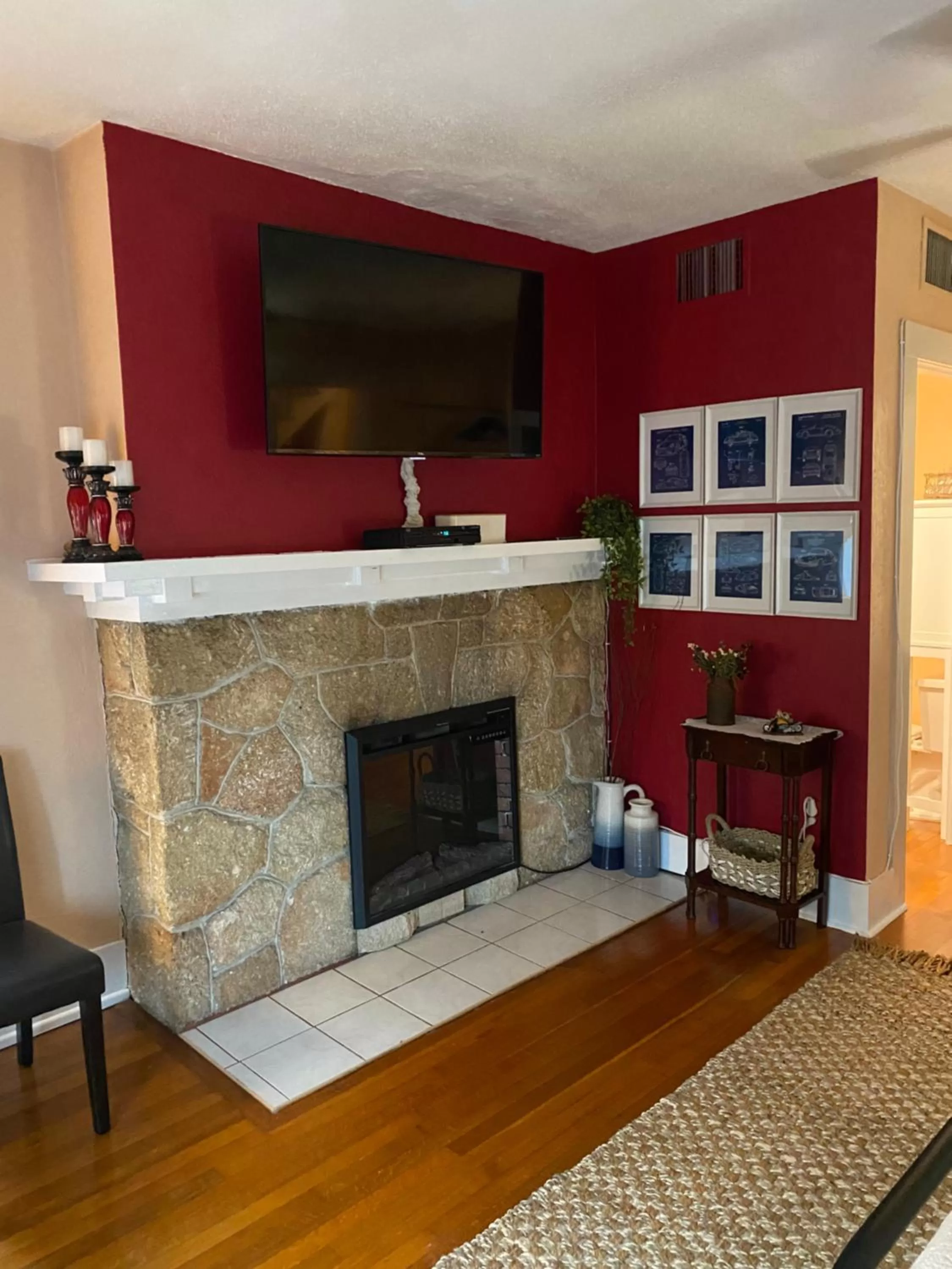 TV and multimedia, TV/Entertainment Center in Ms. Maggie's South Country Inn