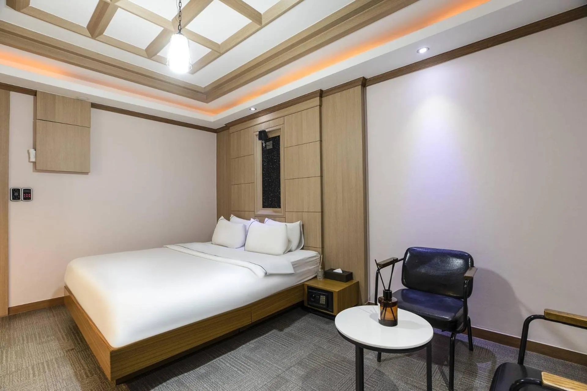 Bed in Central Plaza Hotel