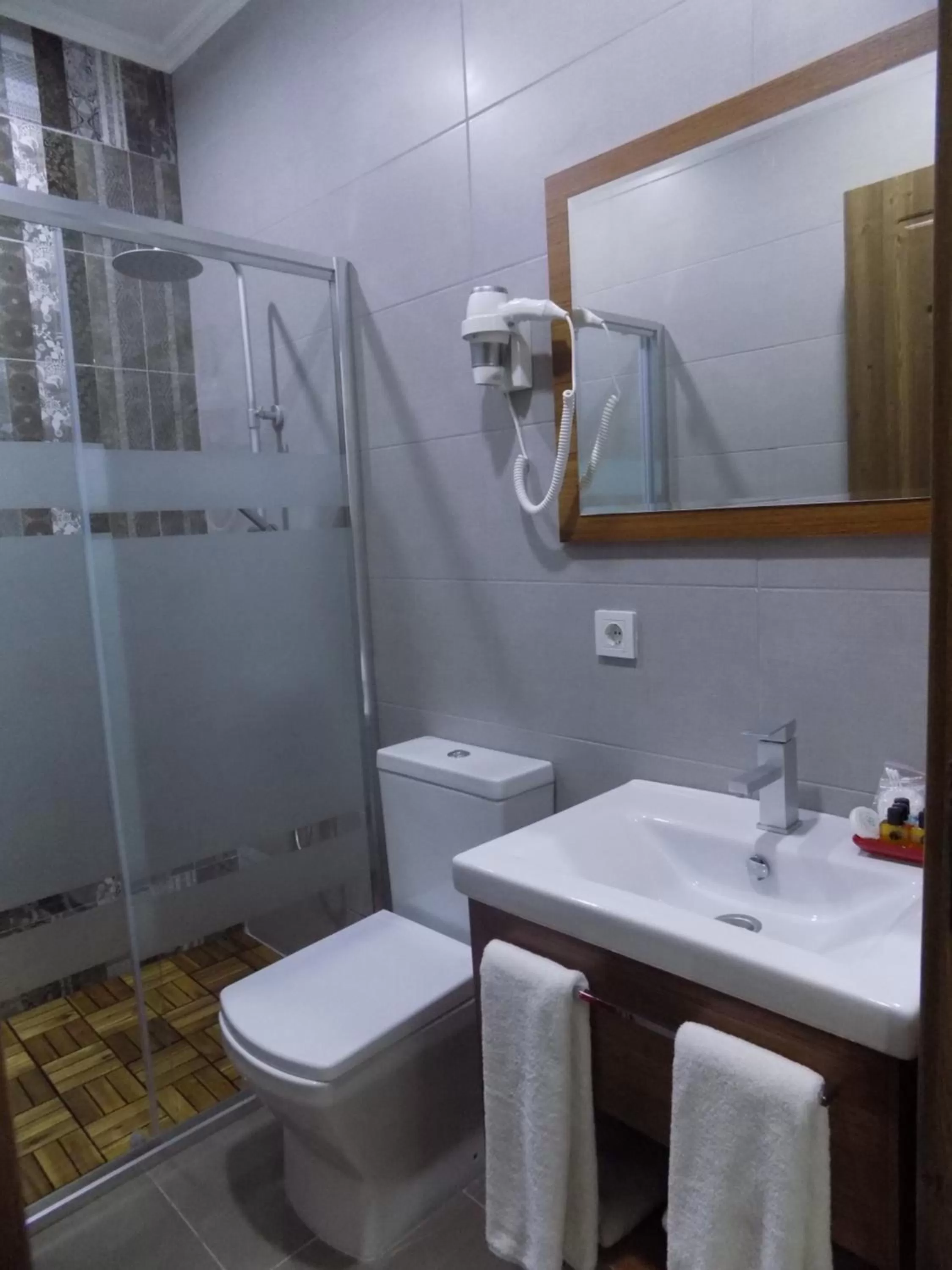 Shower in Palm Hotel