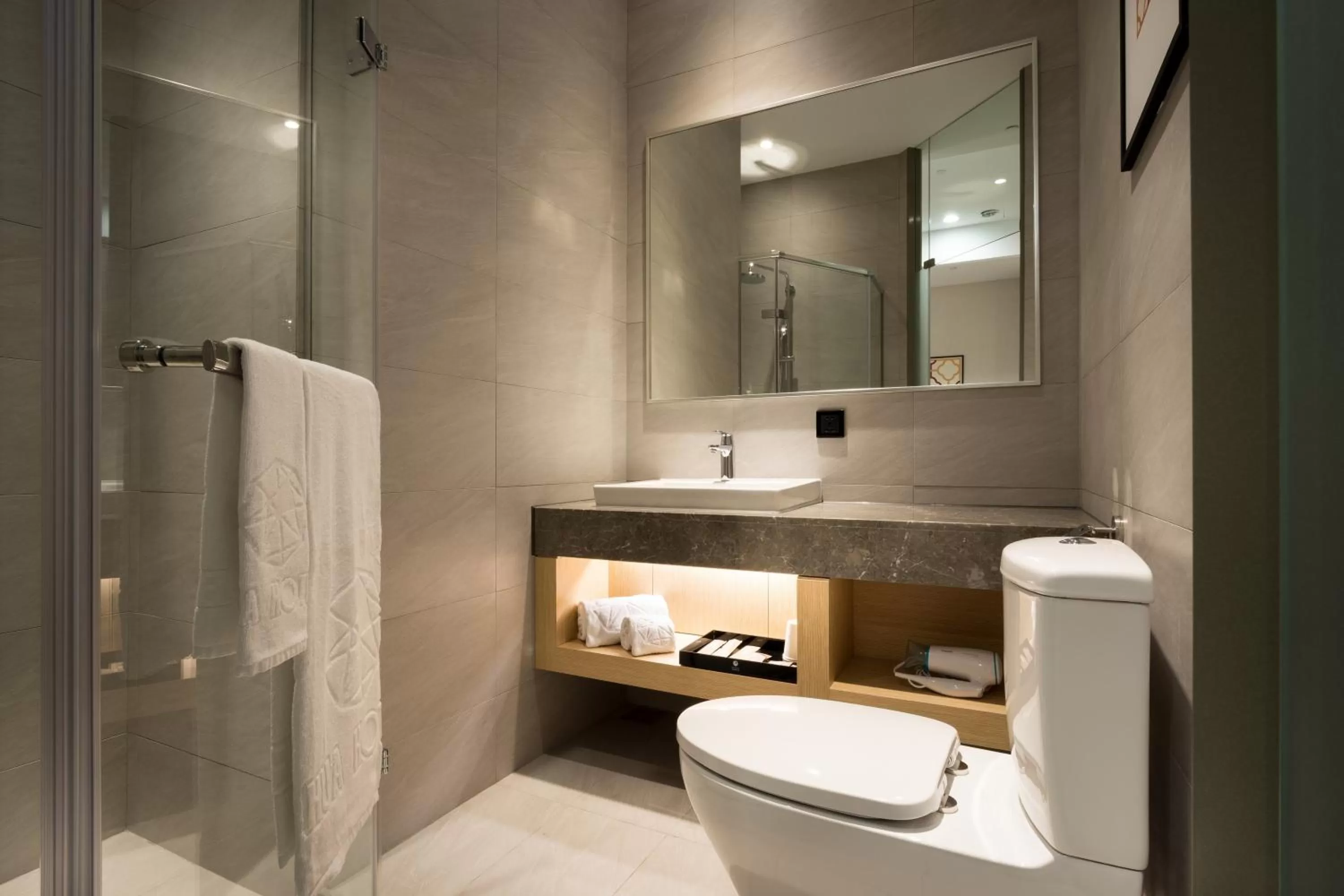 台南星鑽國際商旅 Hua Hotel