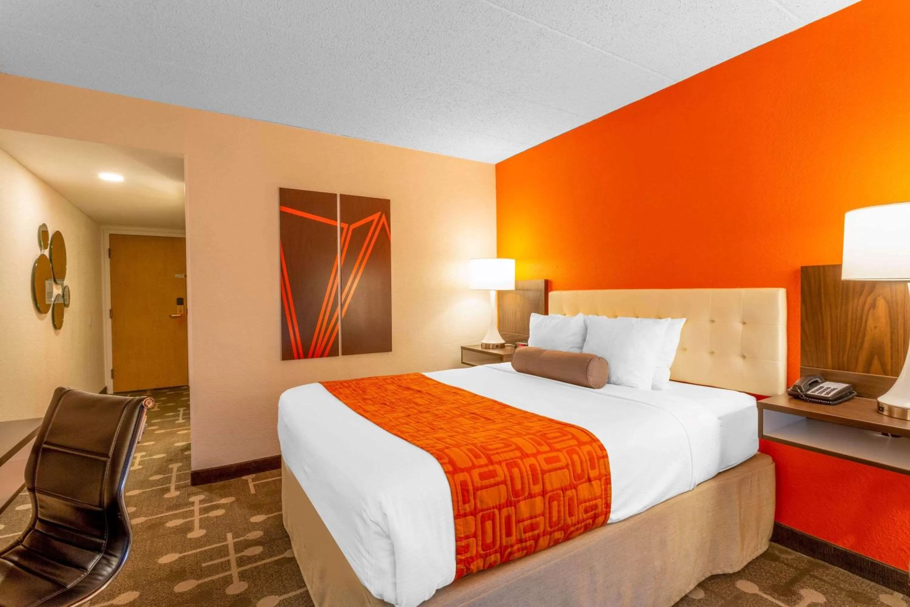 Photo of the whole room, Bed in Howard Johnson by Wyndham Portsmouth