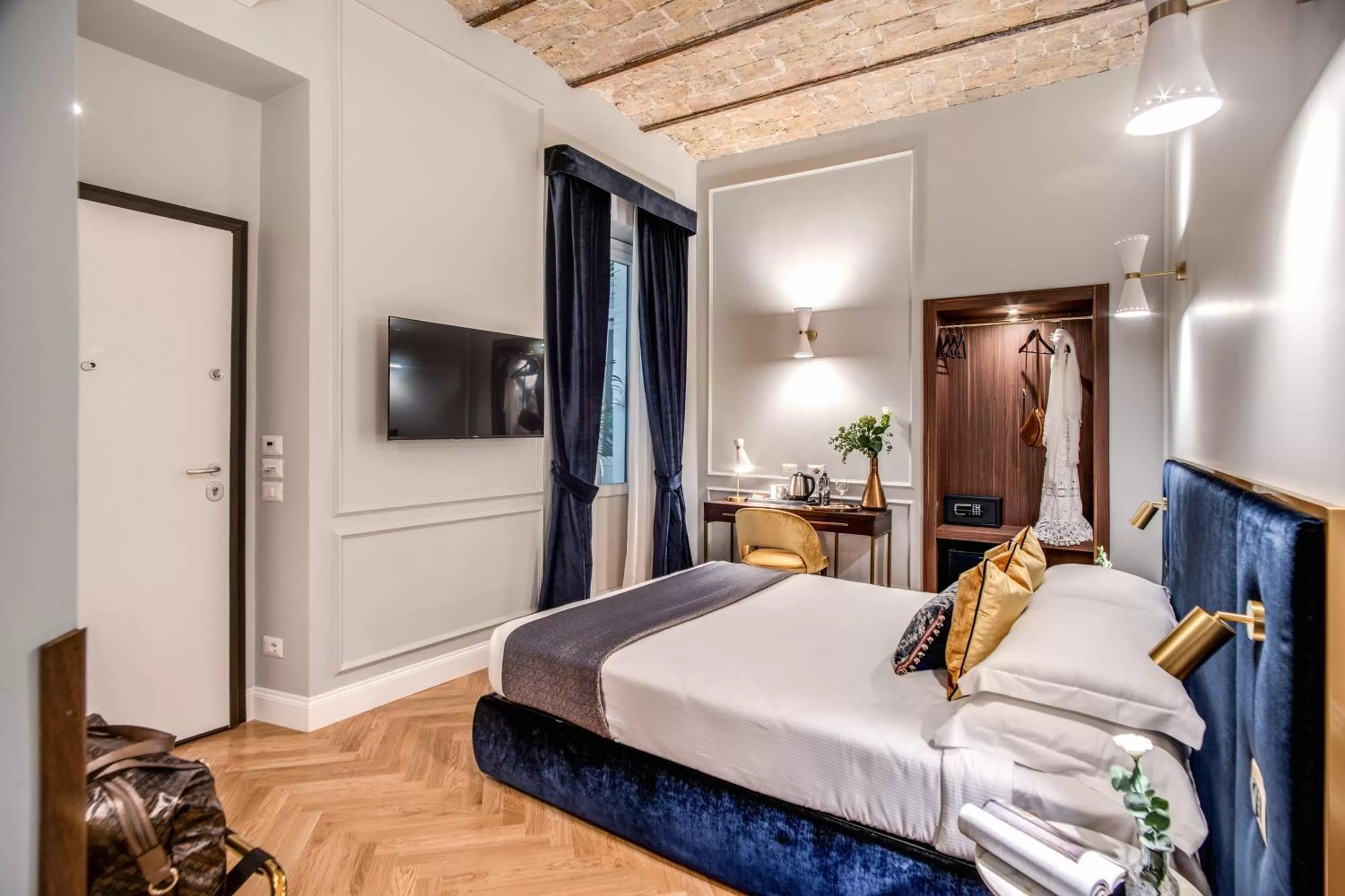 Bed in Tree Charme Augusto Boutique Hotel