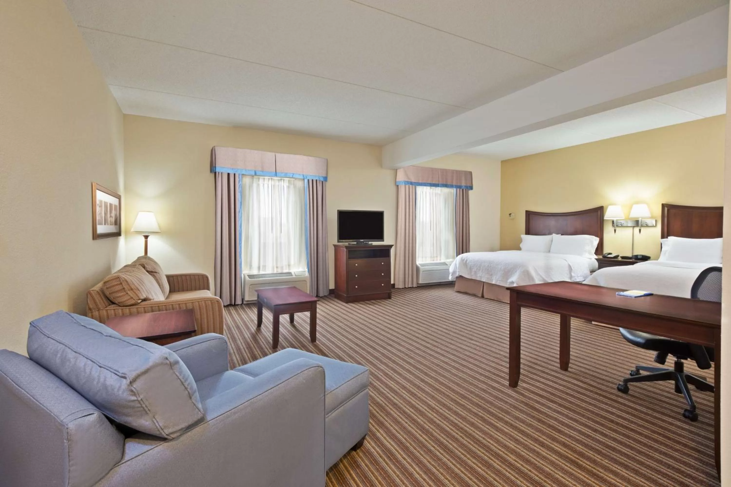 Queen Suite with Two Queen Beds - Non-Smoking in Hampton Inn Gainesville-Haymarket