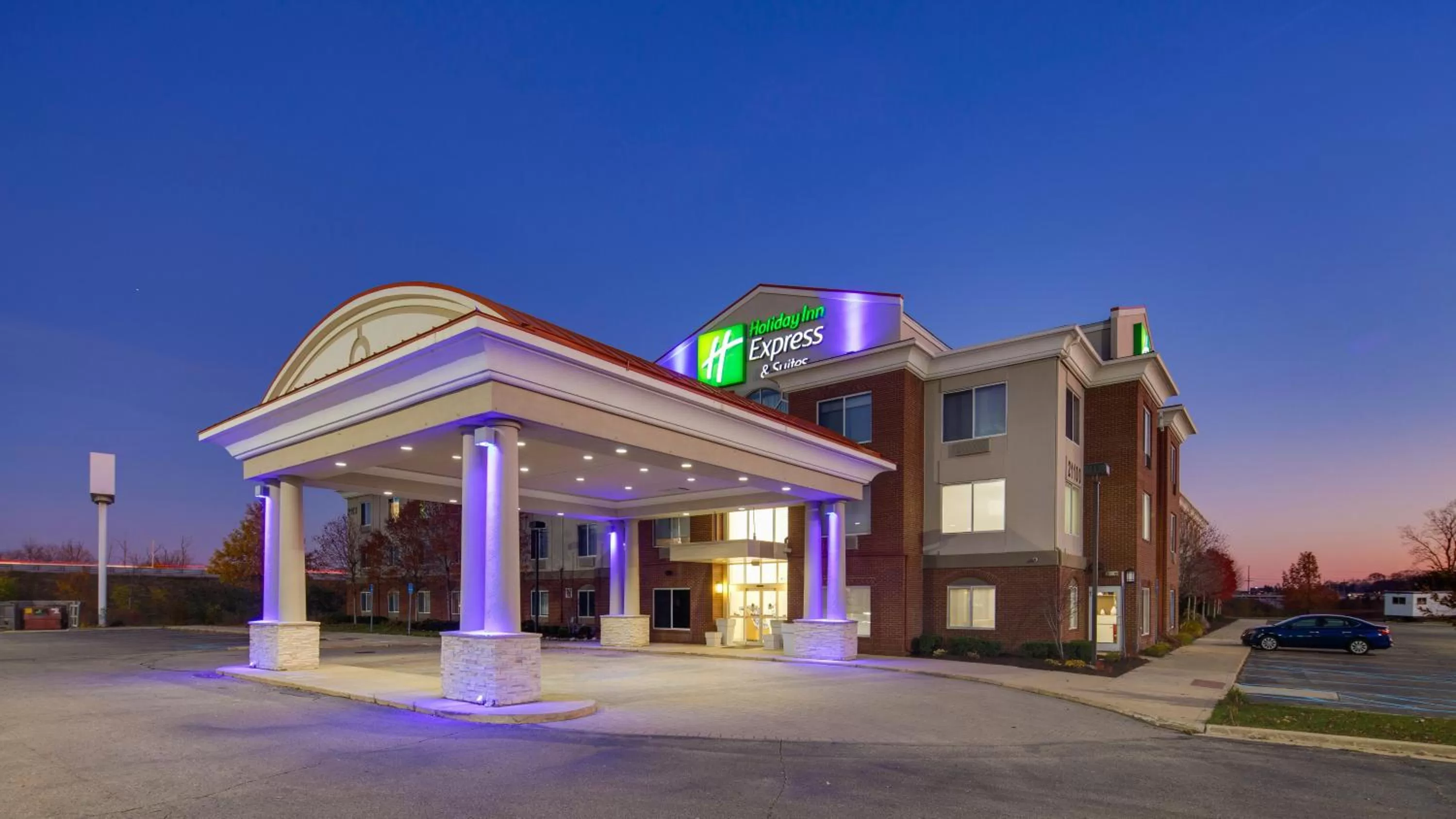 Property building in Holiday Inn Express & Suites Detroit - Farmington Hills by IHG