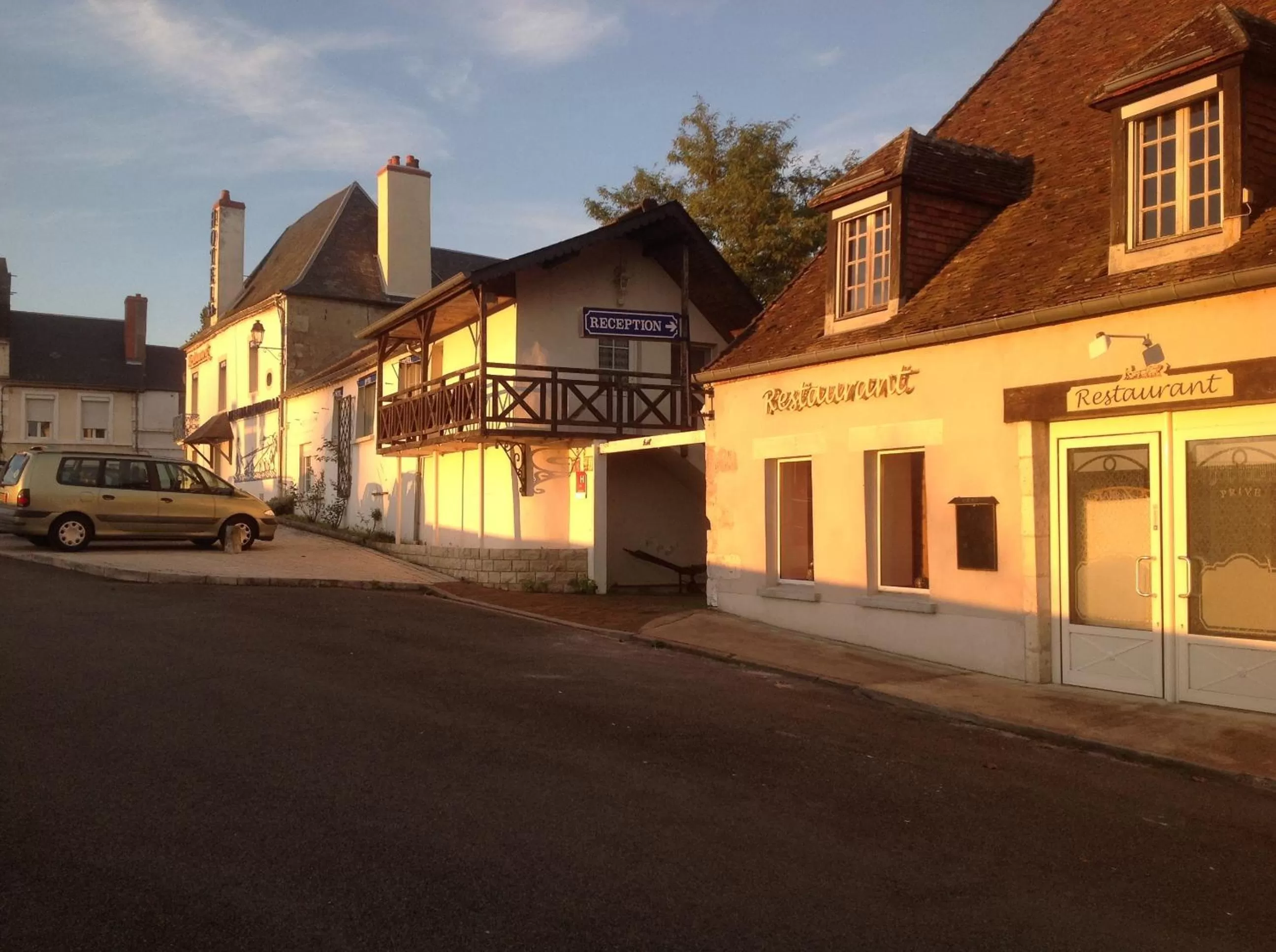 Facade/entrance, Property Building in Hotel Le Bon Laboureur