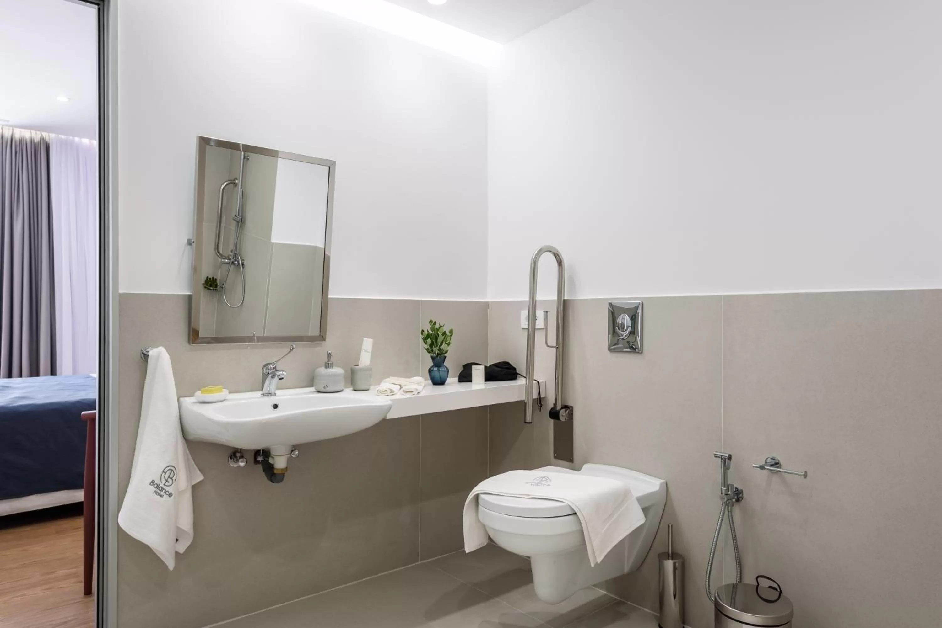 Shower, Bed in Balance Hotel