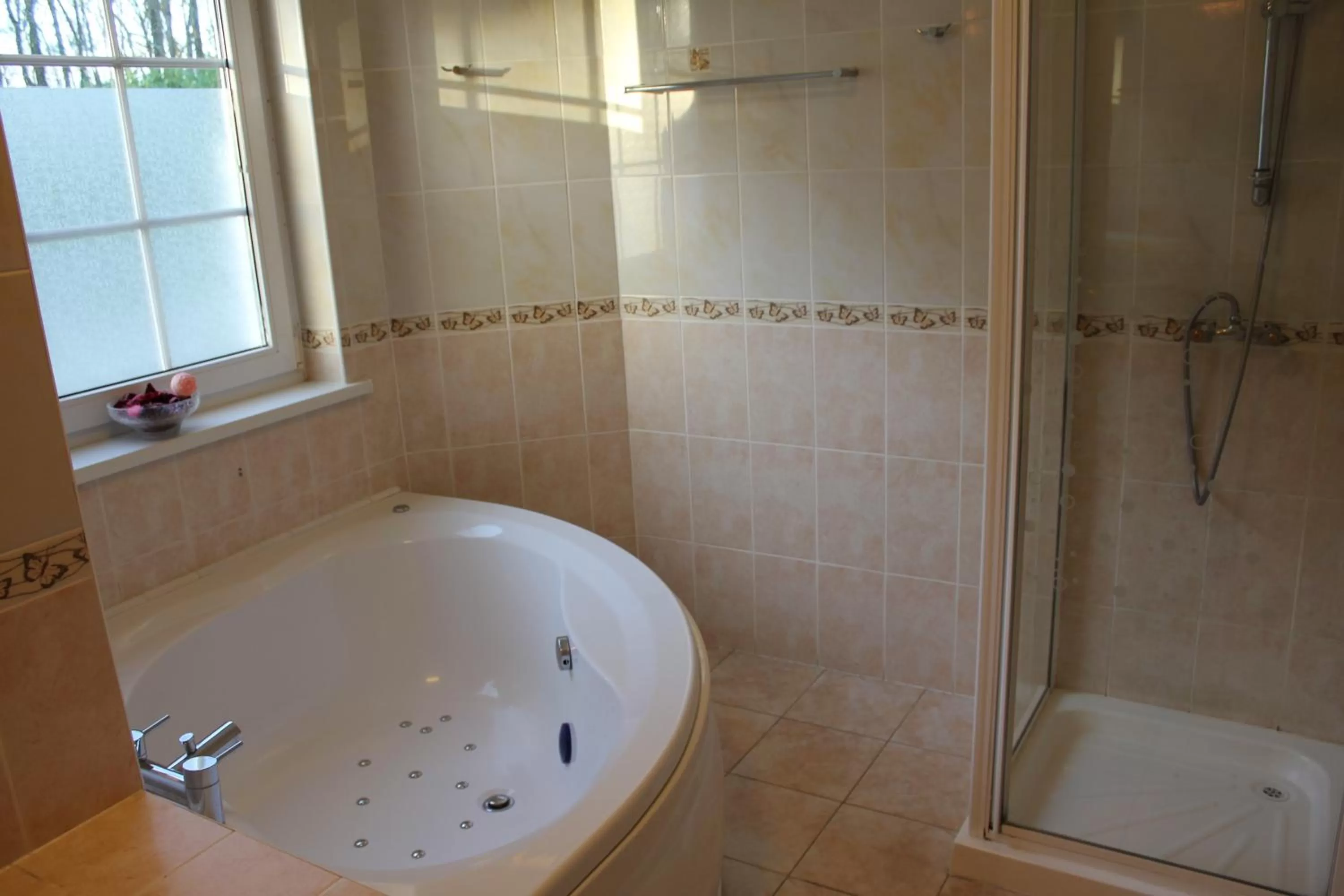 Bathroom in Desalis Hotel London Stansted