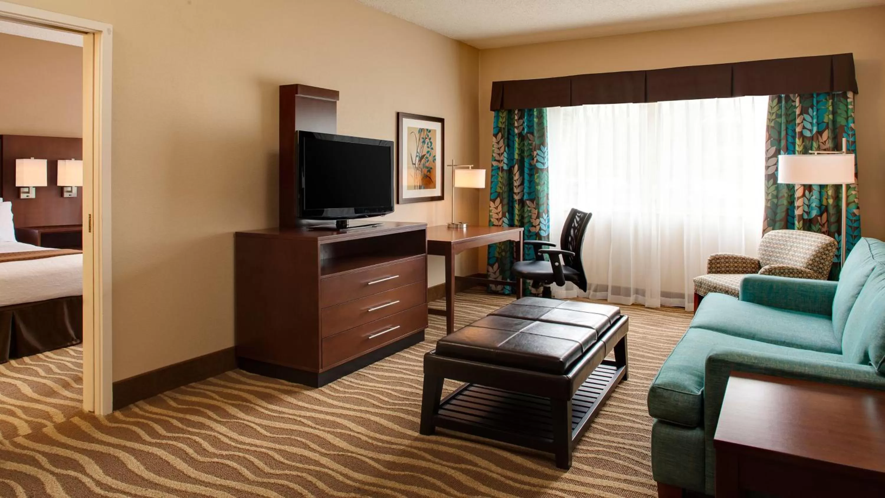 Photo of the whole room, Bed in Holiday Inn Hotel & Suites Overland Park-West by IHG
