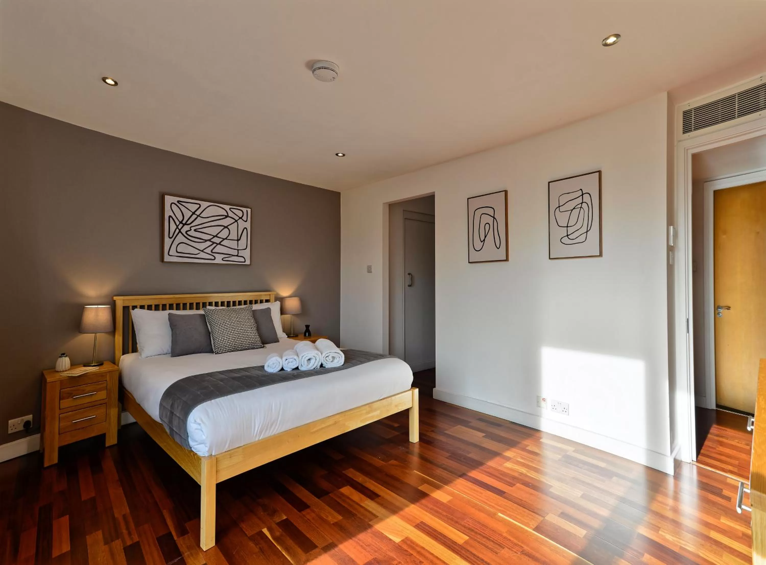 Bedroom, Bed in Farringdon Laceby apartments