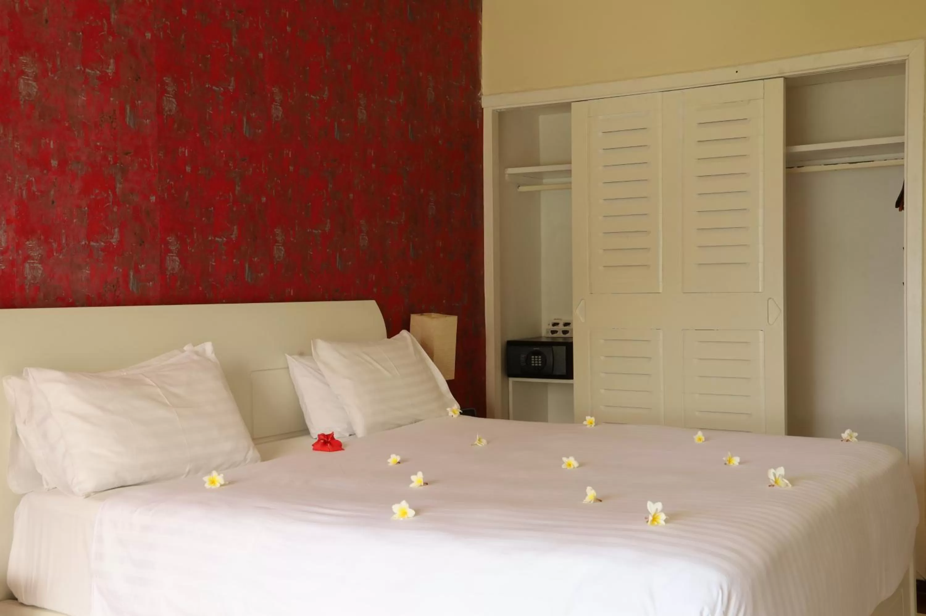 Bed in Golden Tulip Grande Comore Moroni Resort & Spa