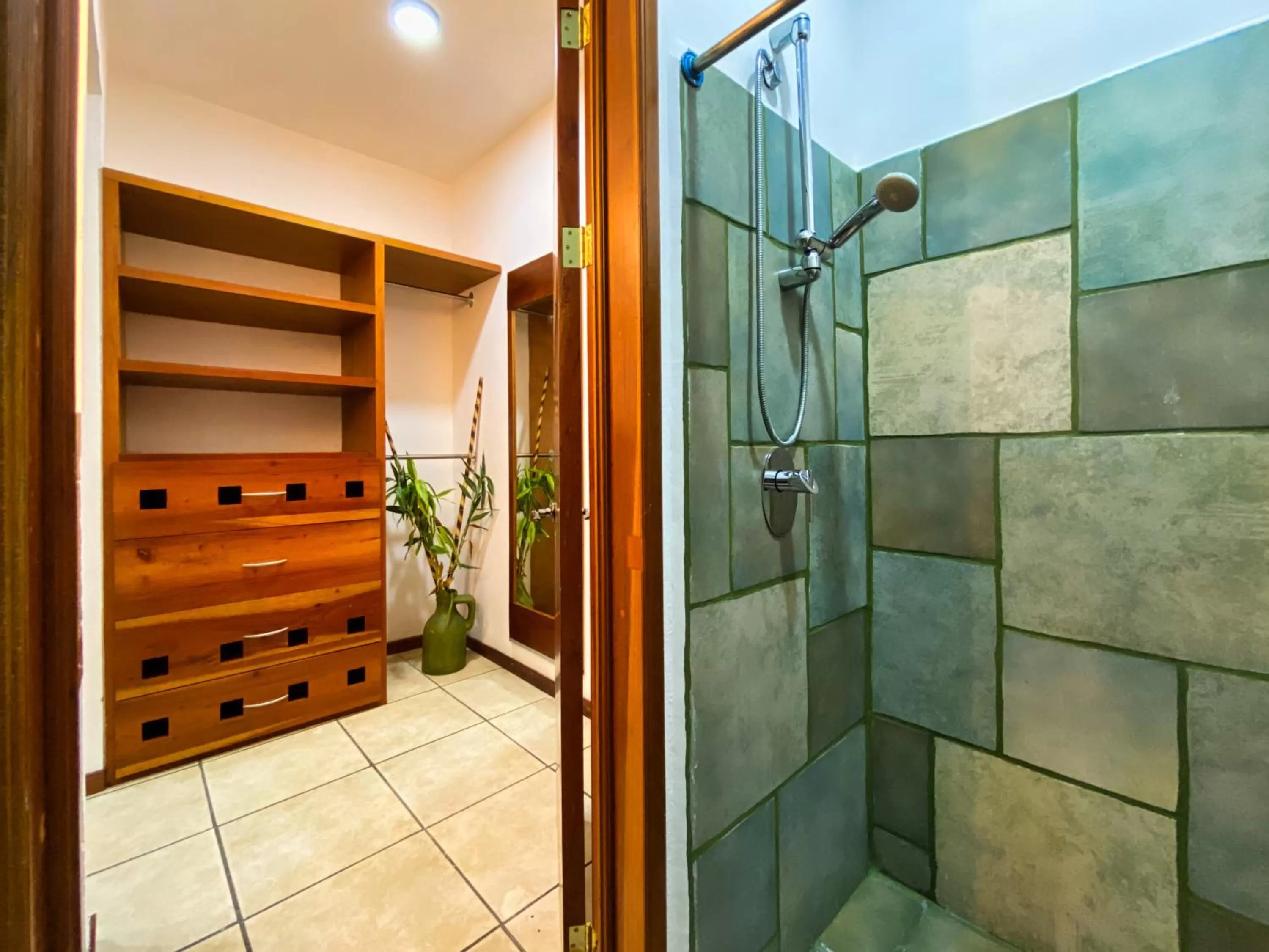 Shower in Humant Coliving - Cancún