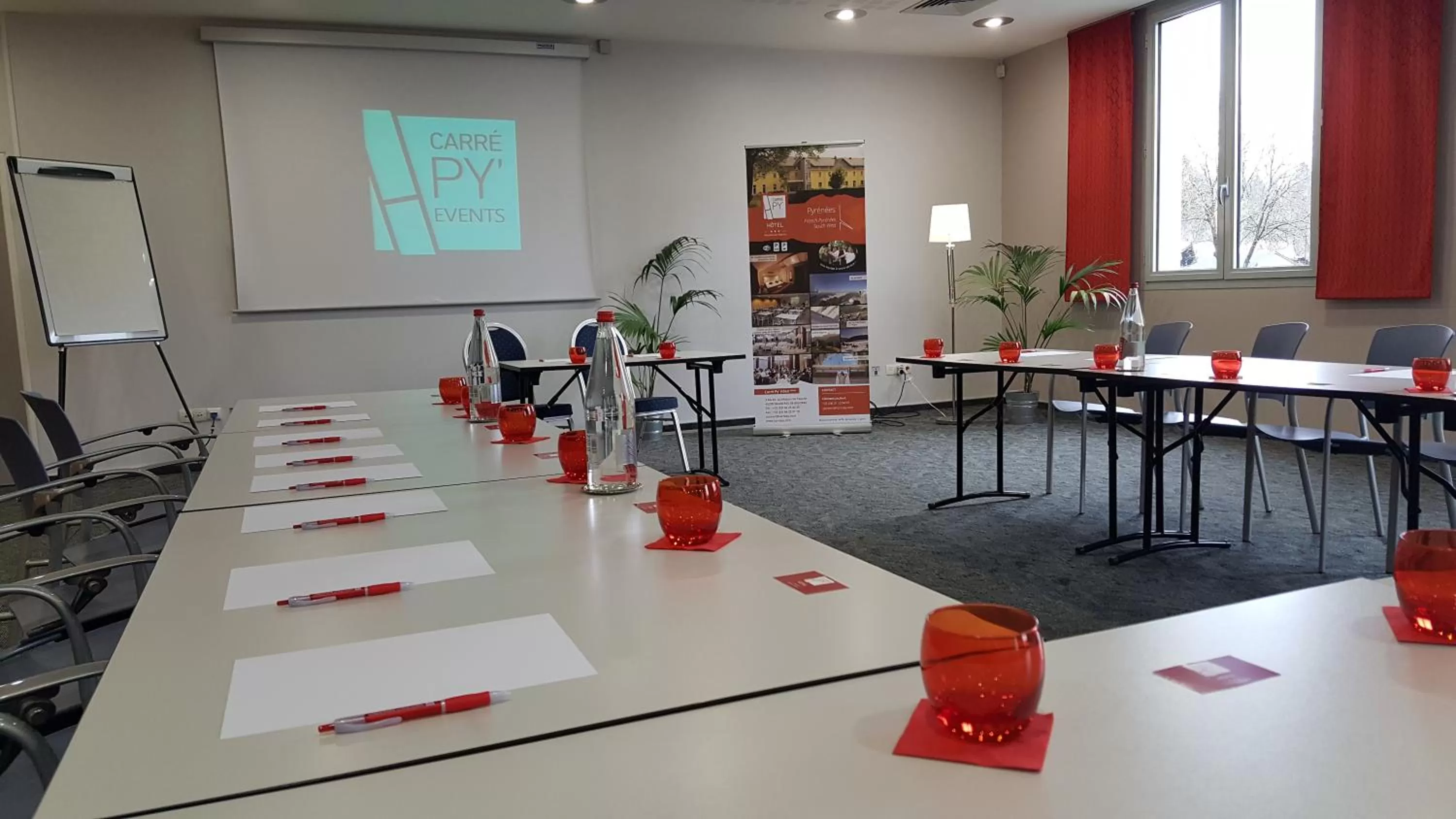 Meeting/conference room in Carré Py' Hôtel