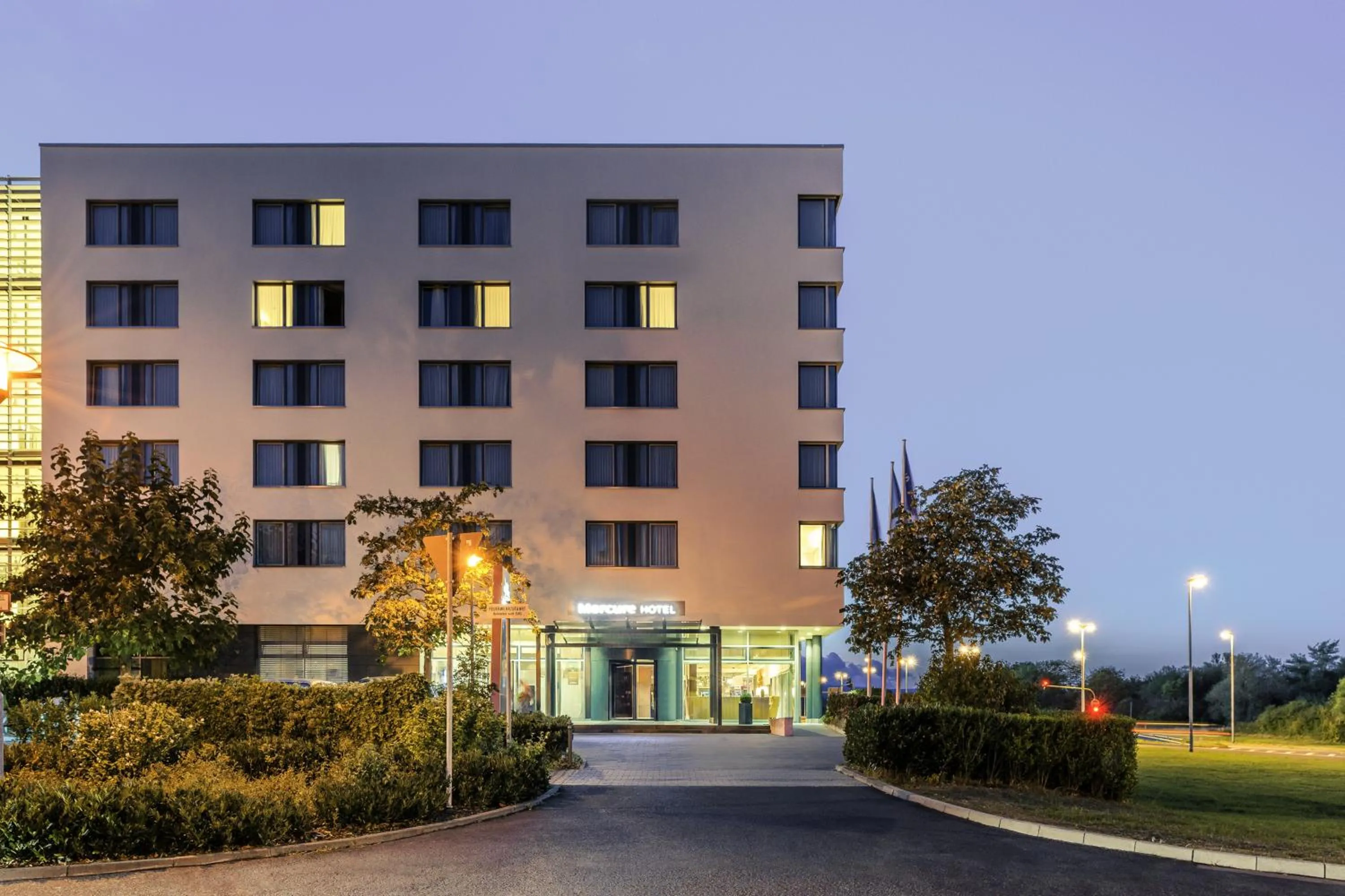 Property building in Mercure Hotel Frankfurt Eschborn Helfmann-Park