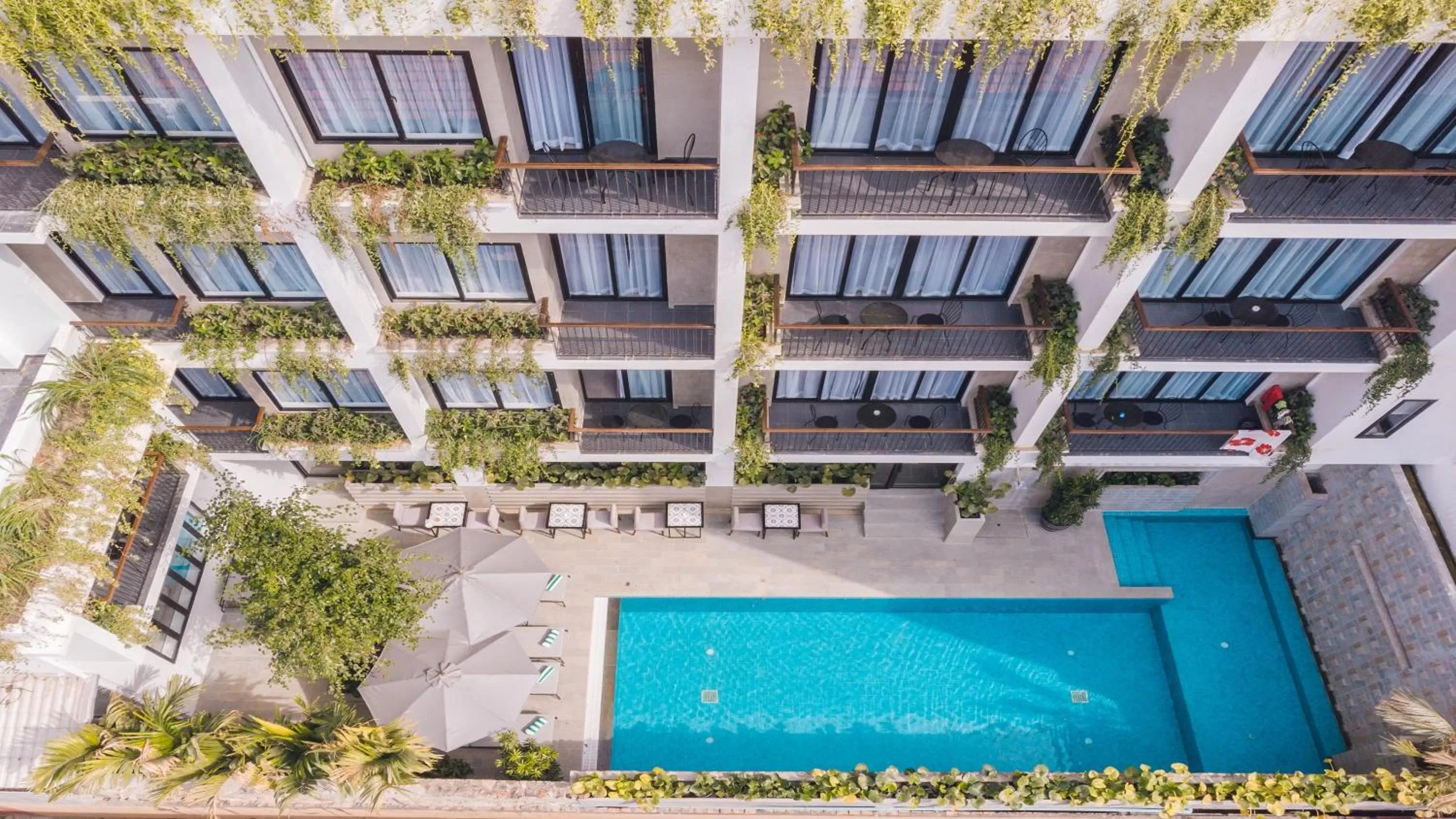 Swimming pool in Angkor Aurora