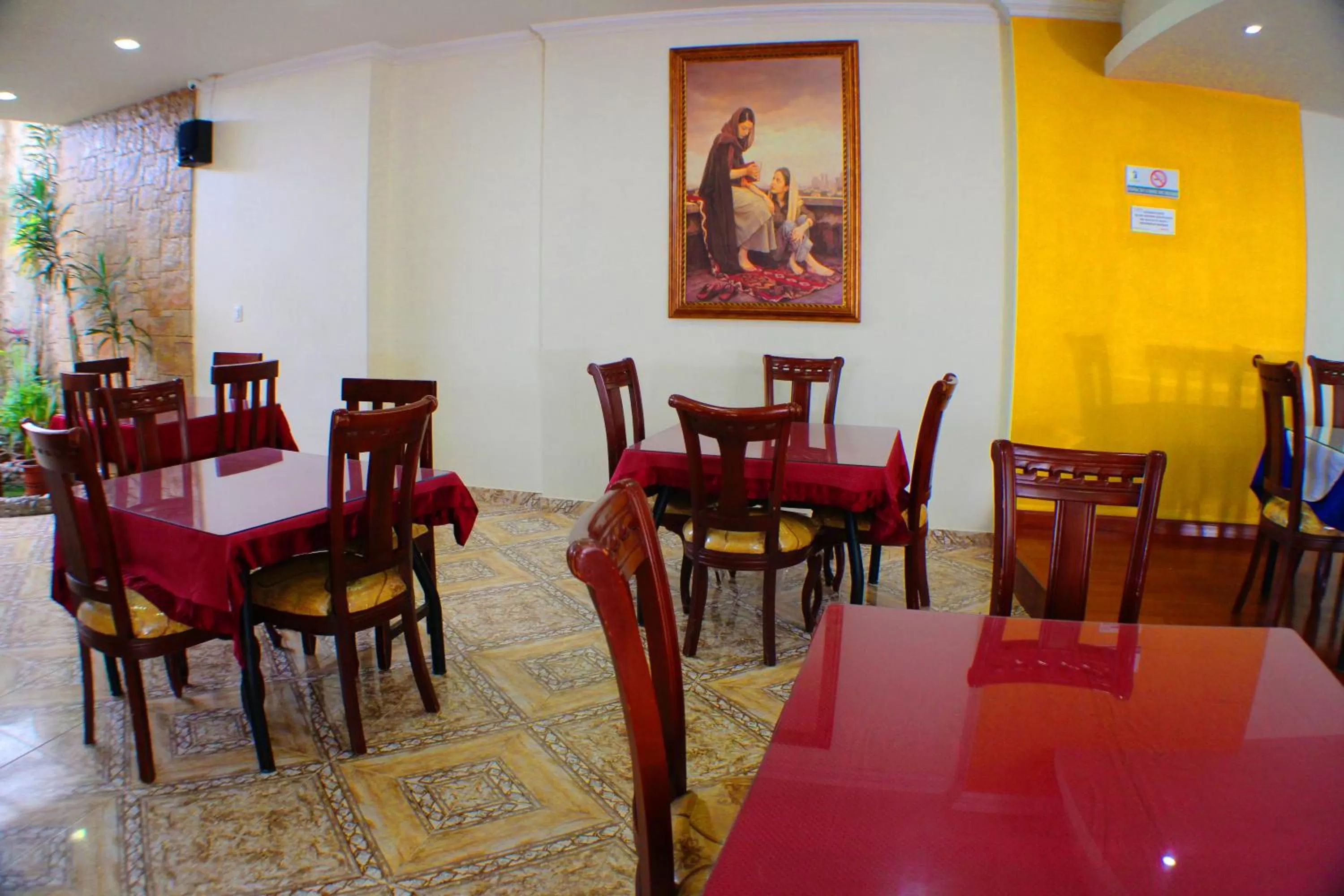 Restaurant/places to eat in Hotel Santa Isabel 2