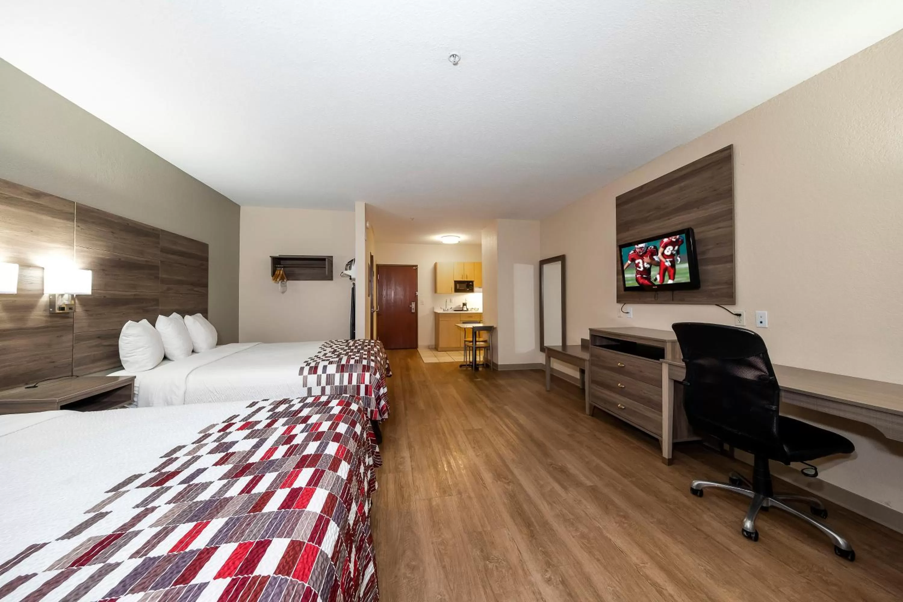 Photo of the whole room, Bed in Red Roof Inn Panama City