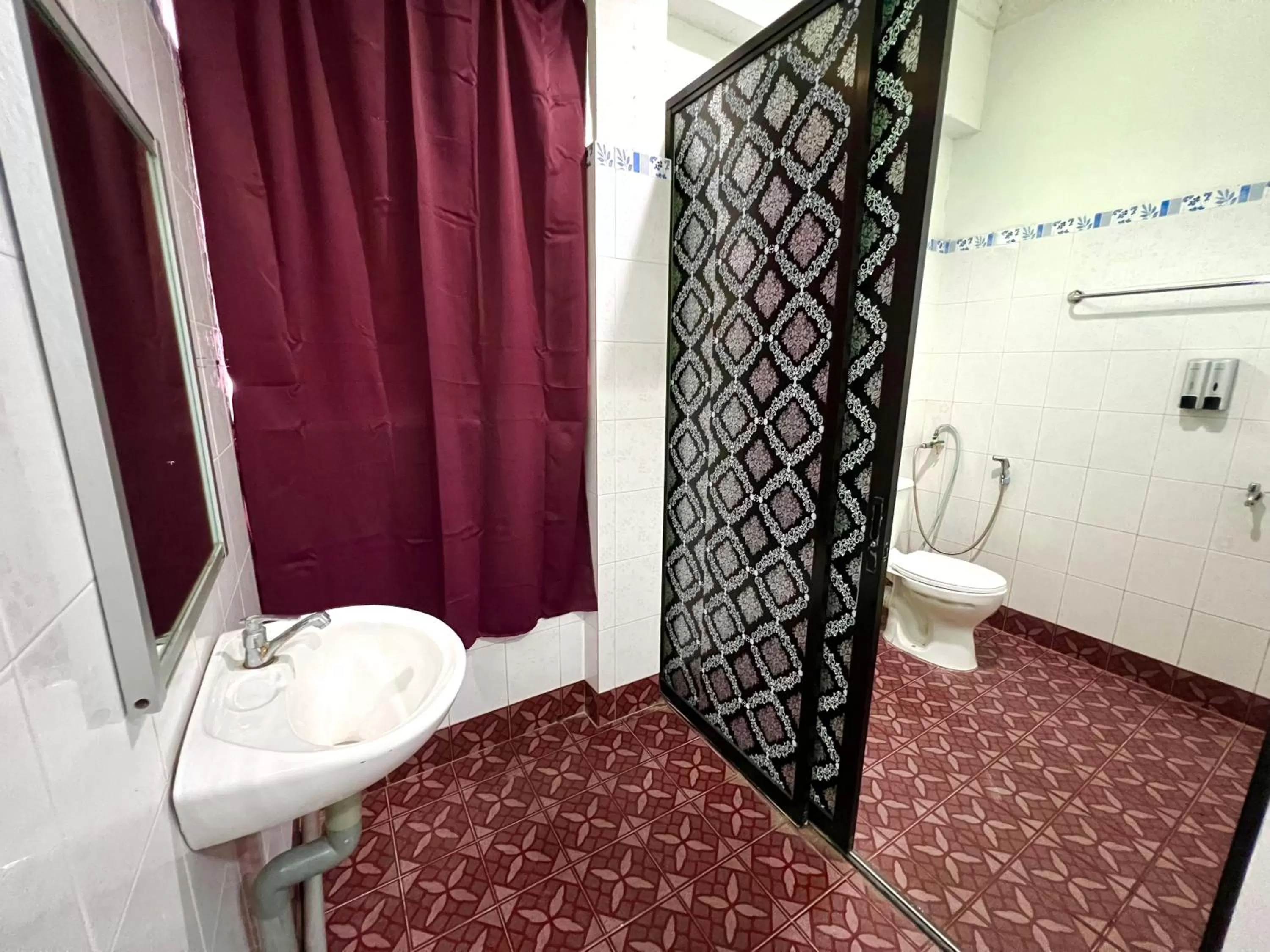 Shower, Bathroom in MJ inn