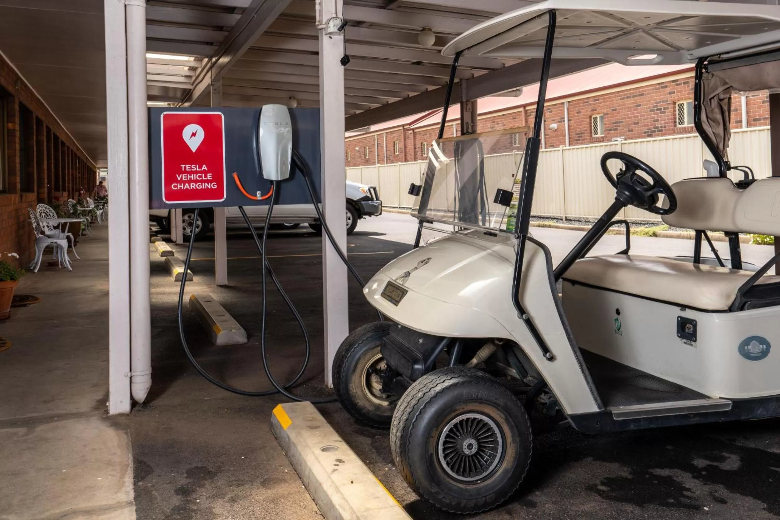 Property building in Country Pathfinder Motor Inn