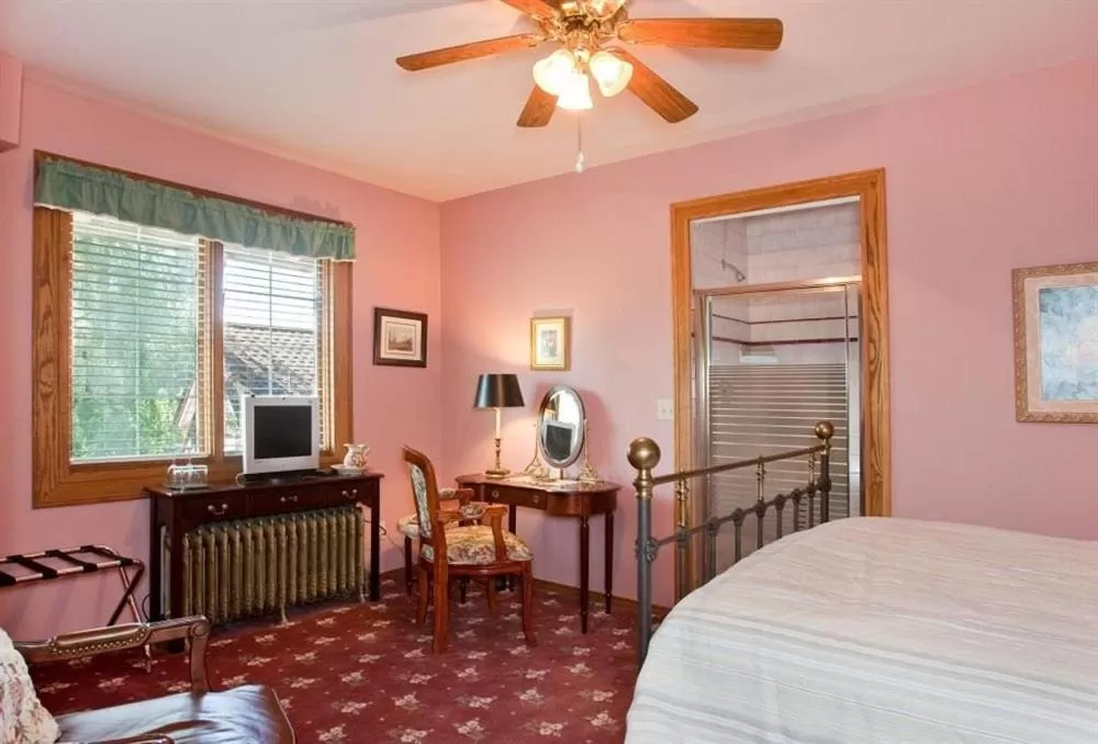 Bed in Cecil Bacon Manor
