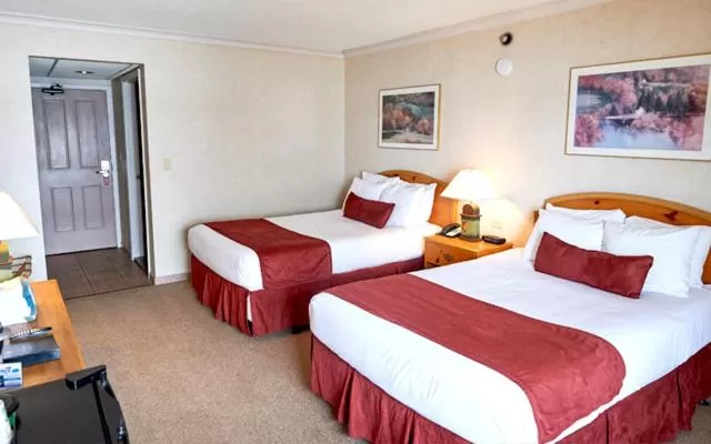 Double Room with Two Double Beds and Lake View in The Margate Resort