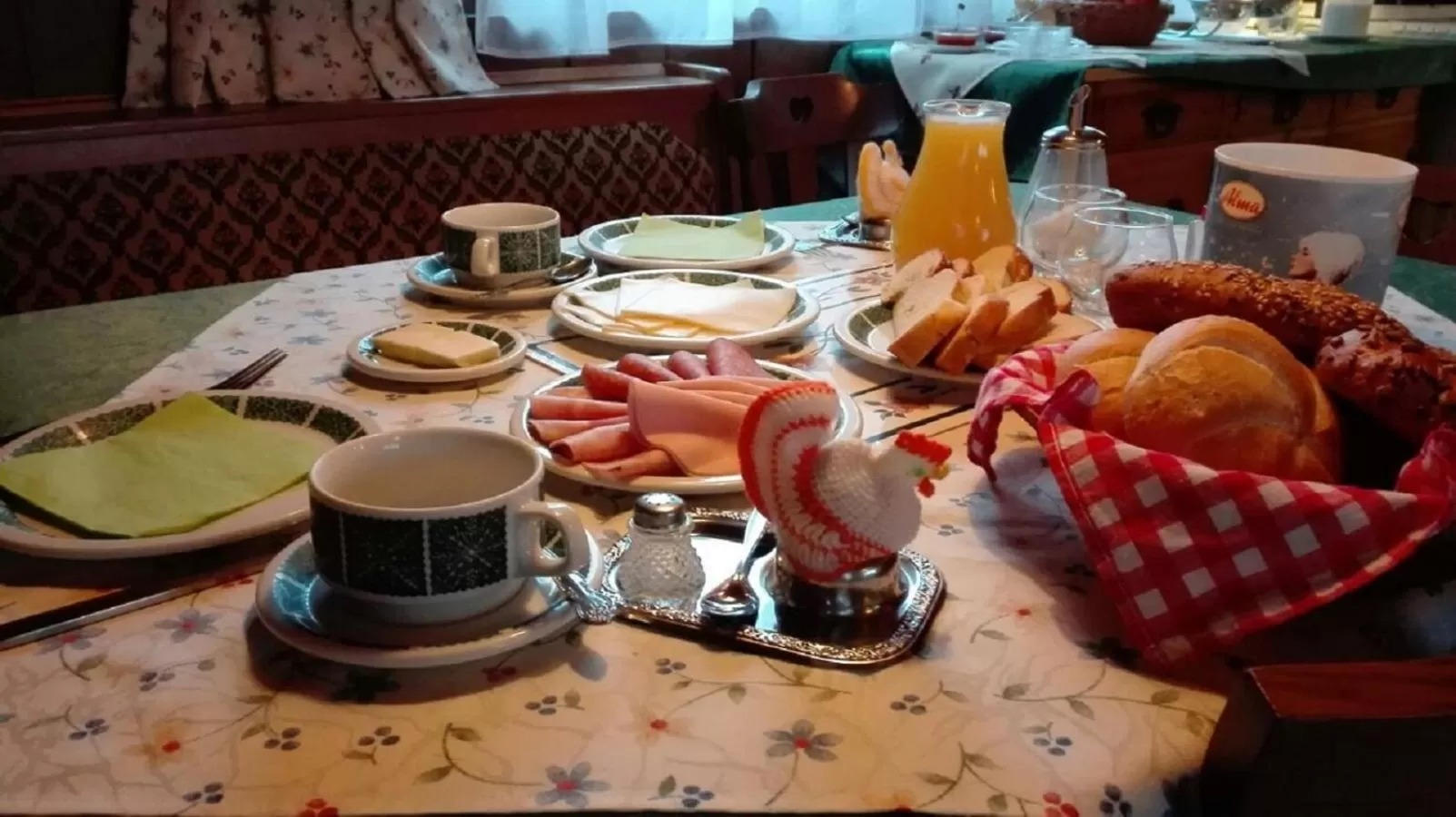 Buffet breakfast in Privatpension Gosaukammblick