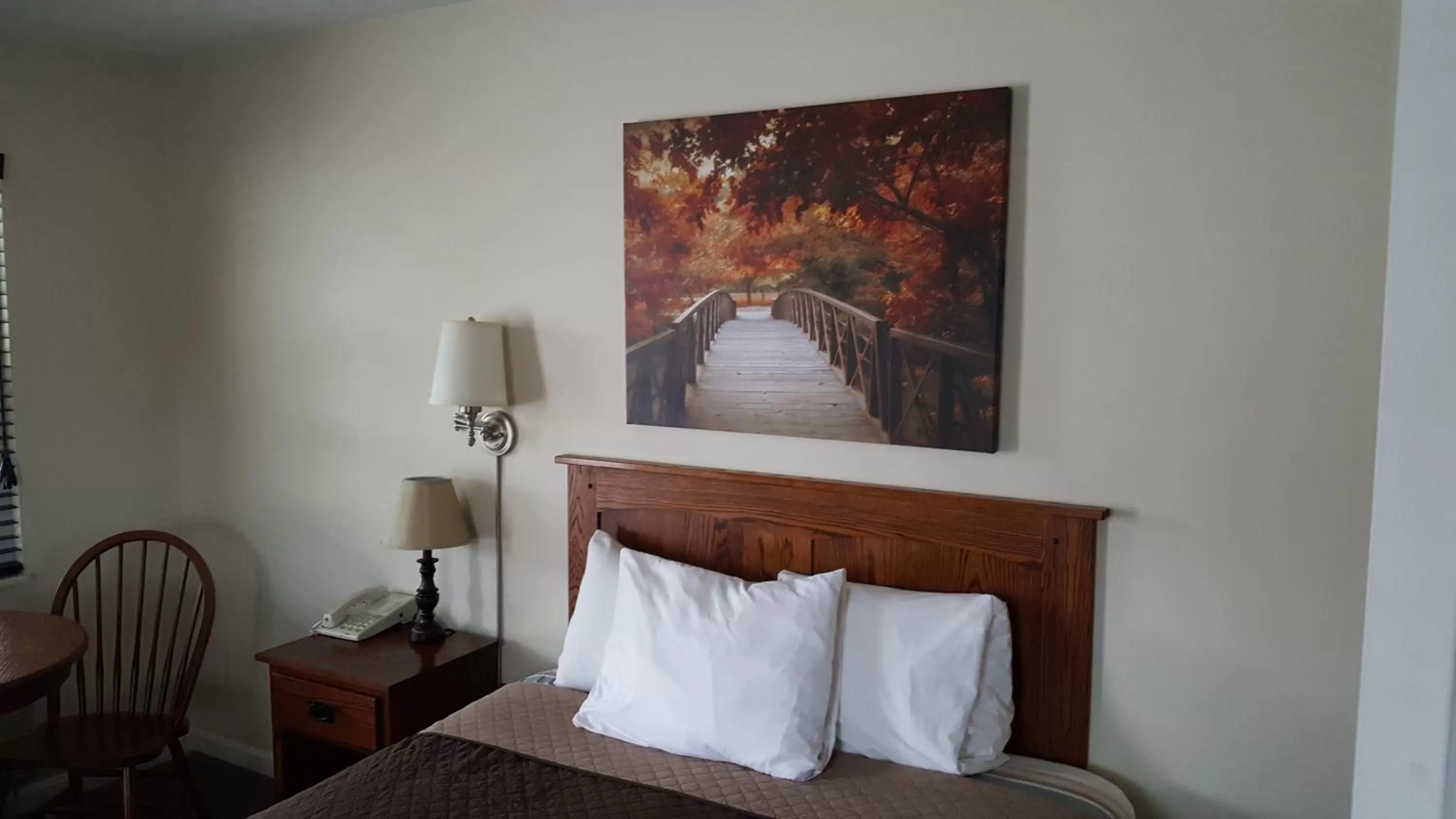 Standard Queen Room in Brown's Motel