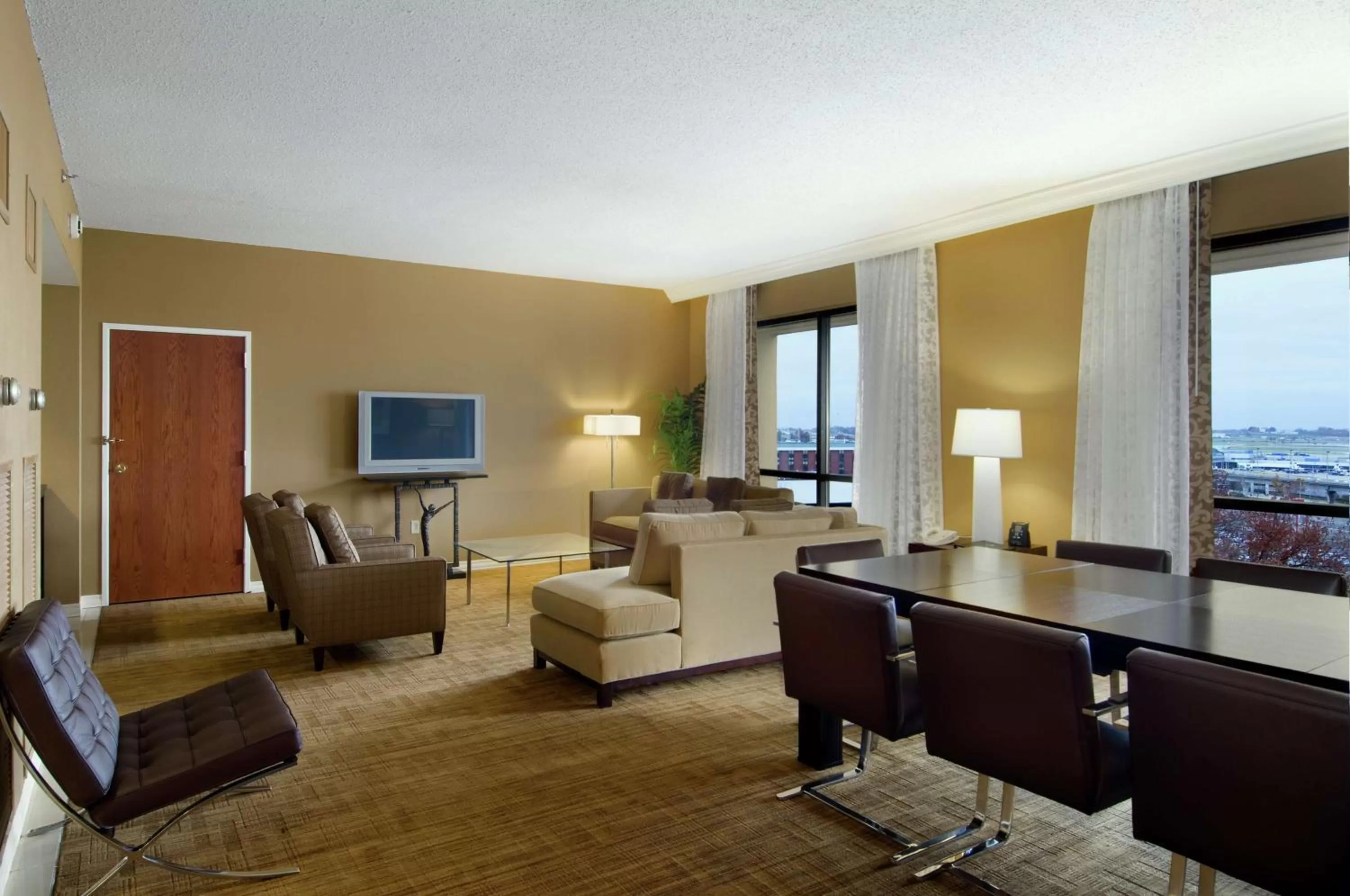 Living room in Hilton St. Louis Airport
