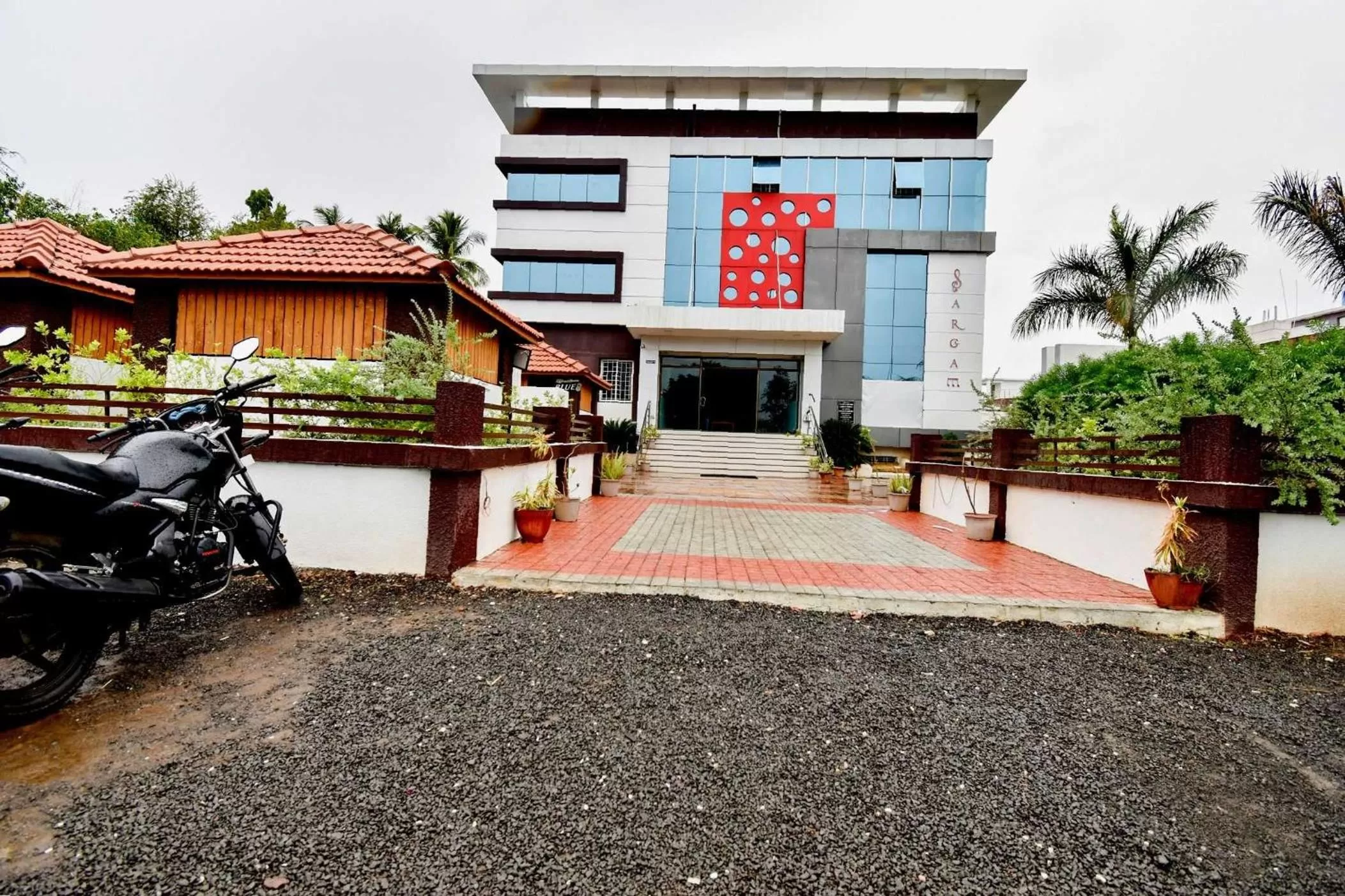 Facade/entrance, Property Building in OYO Flagship 43302 Hotel Sargam