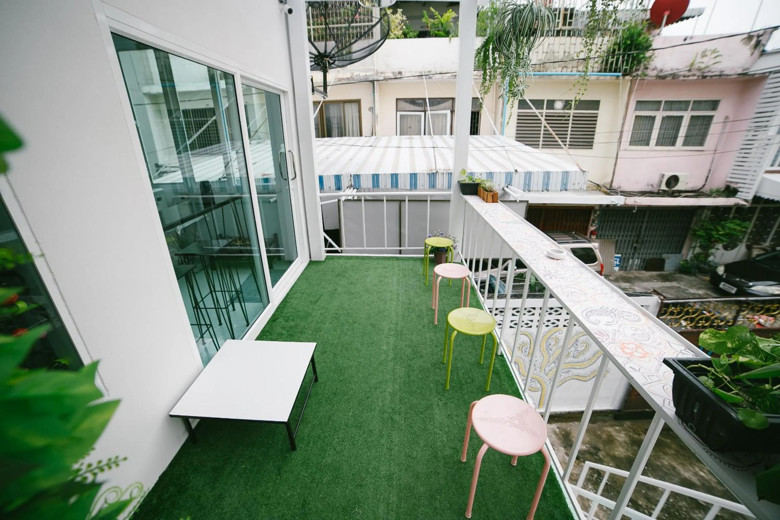 Balcony/Terrace in Diff Hostel