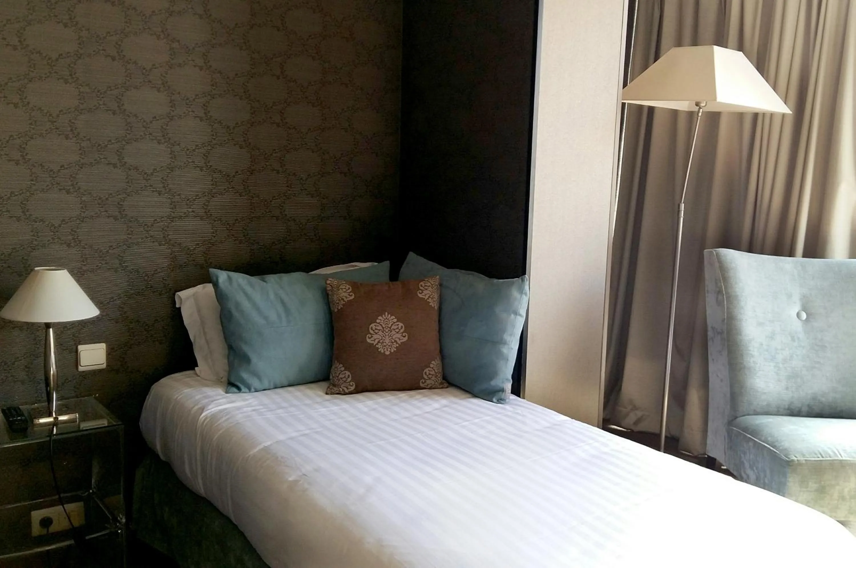 Decorative detail, Bed in Hotel Best Western Anjou Lafayette