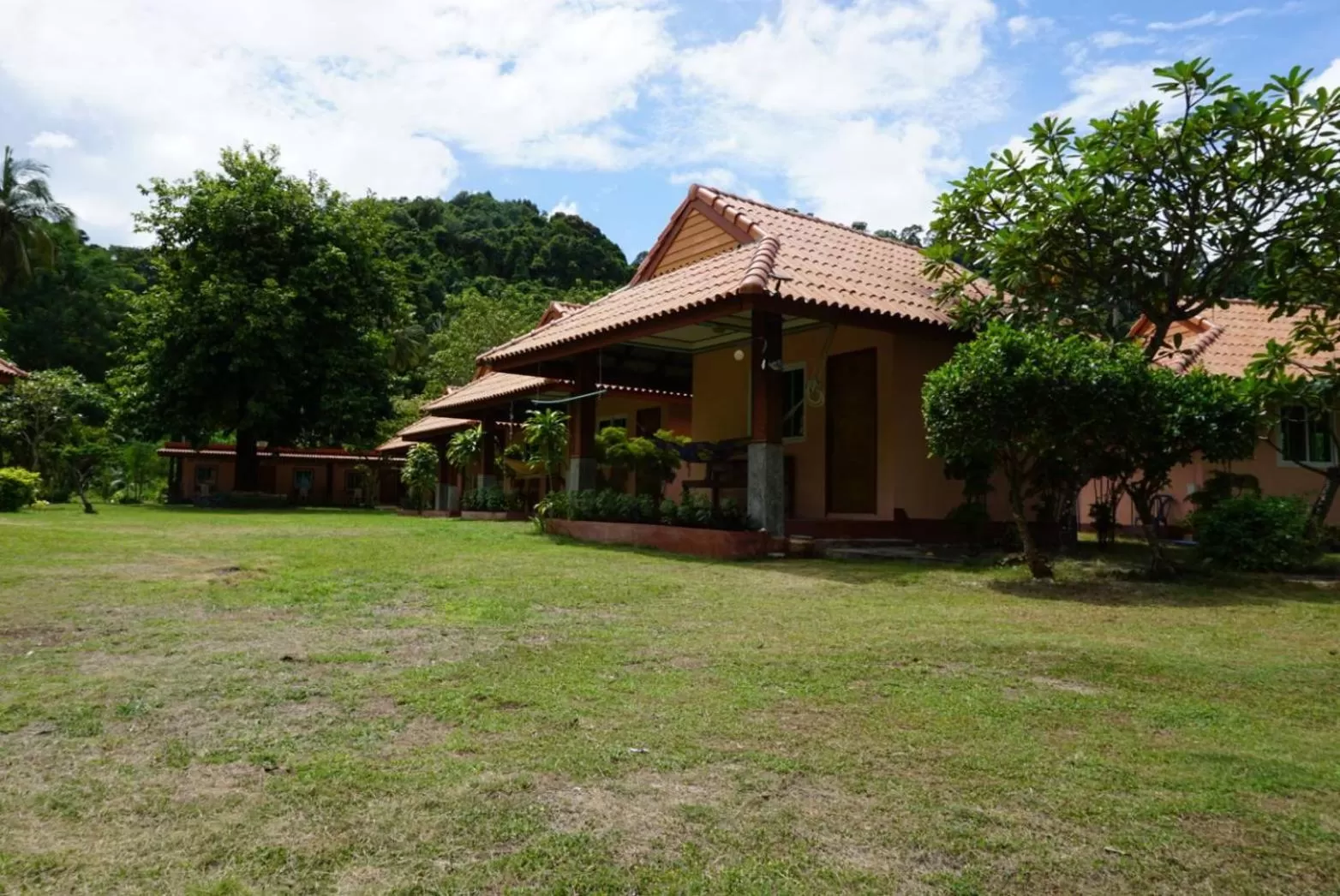 Property building in Koh Ngai Kaimuk Thong Resort