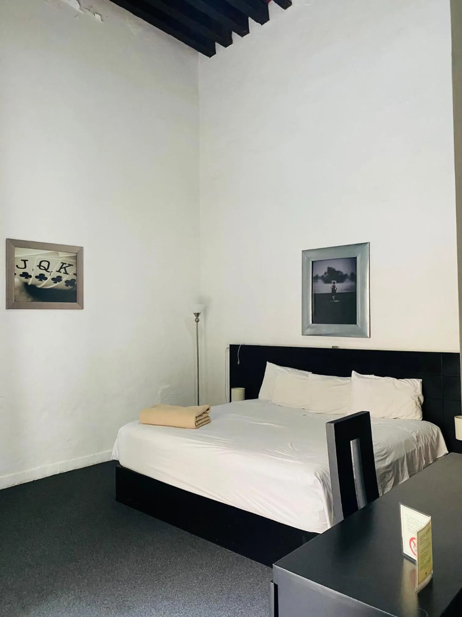 Bed in Kuku Ruku Hotel