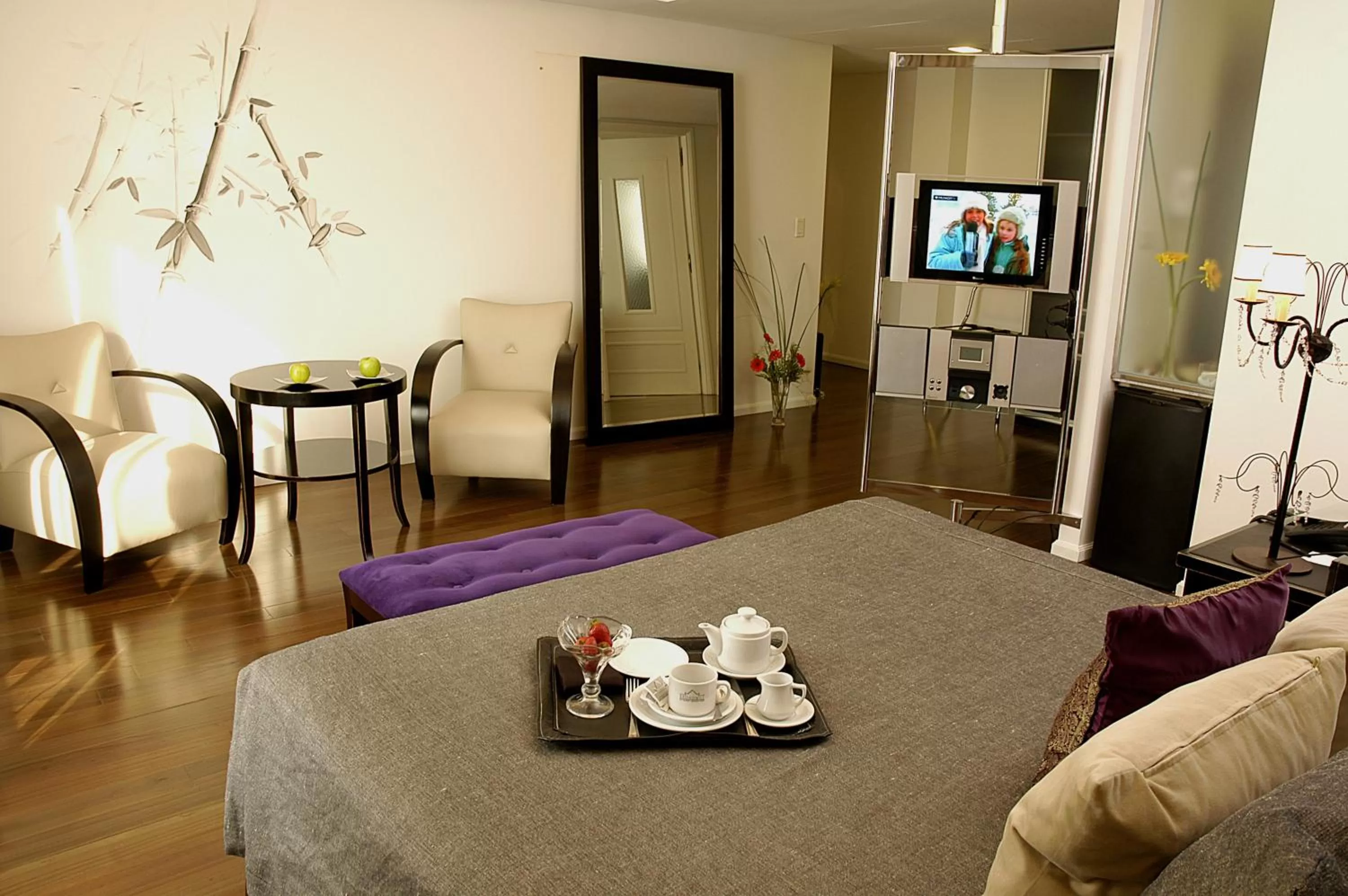 Bedroom, Bed in Broadway Hotel & Suites