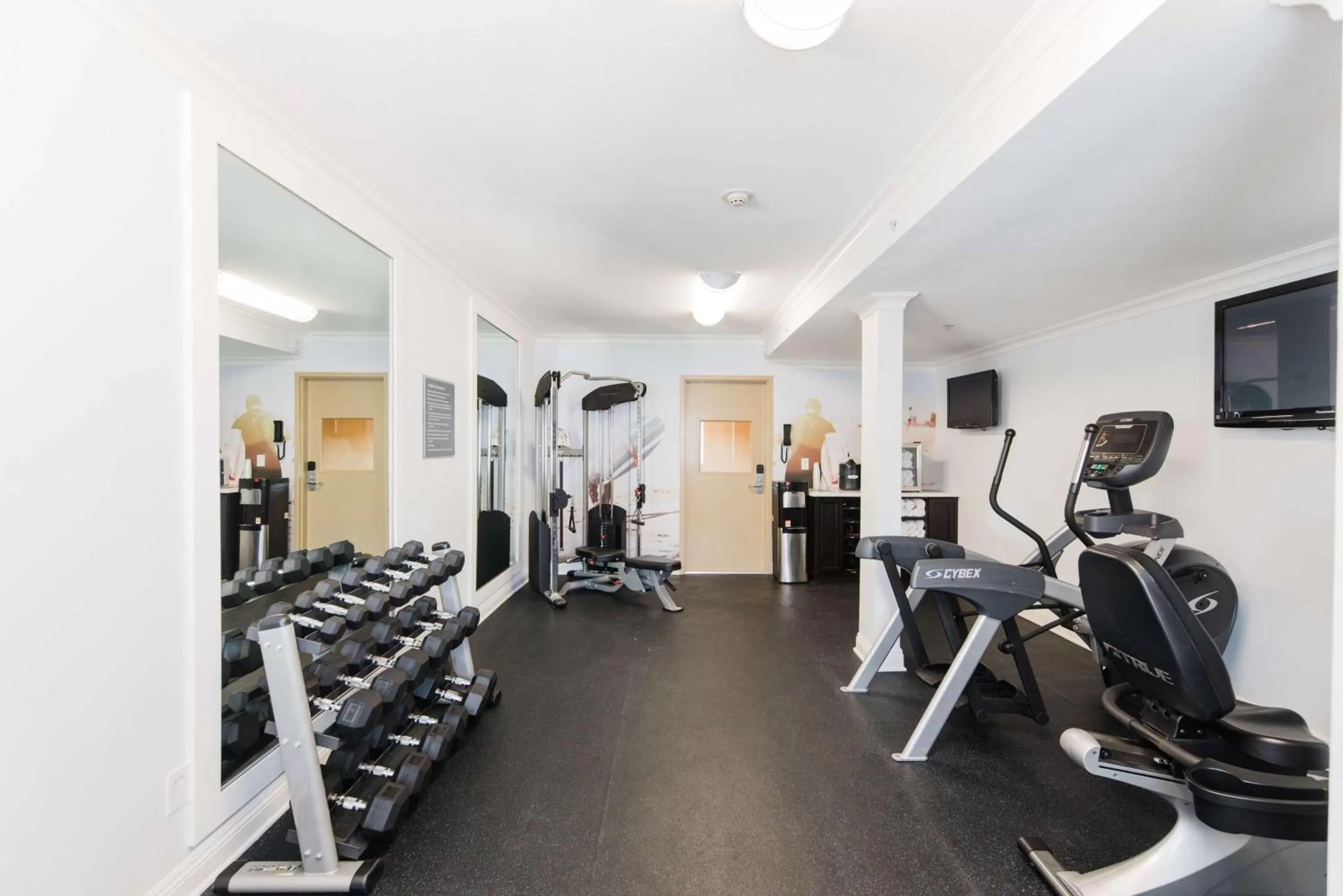 Fitness centre/facilities in Best Western Plus Manhattan Beach Hotel