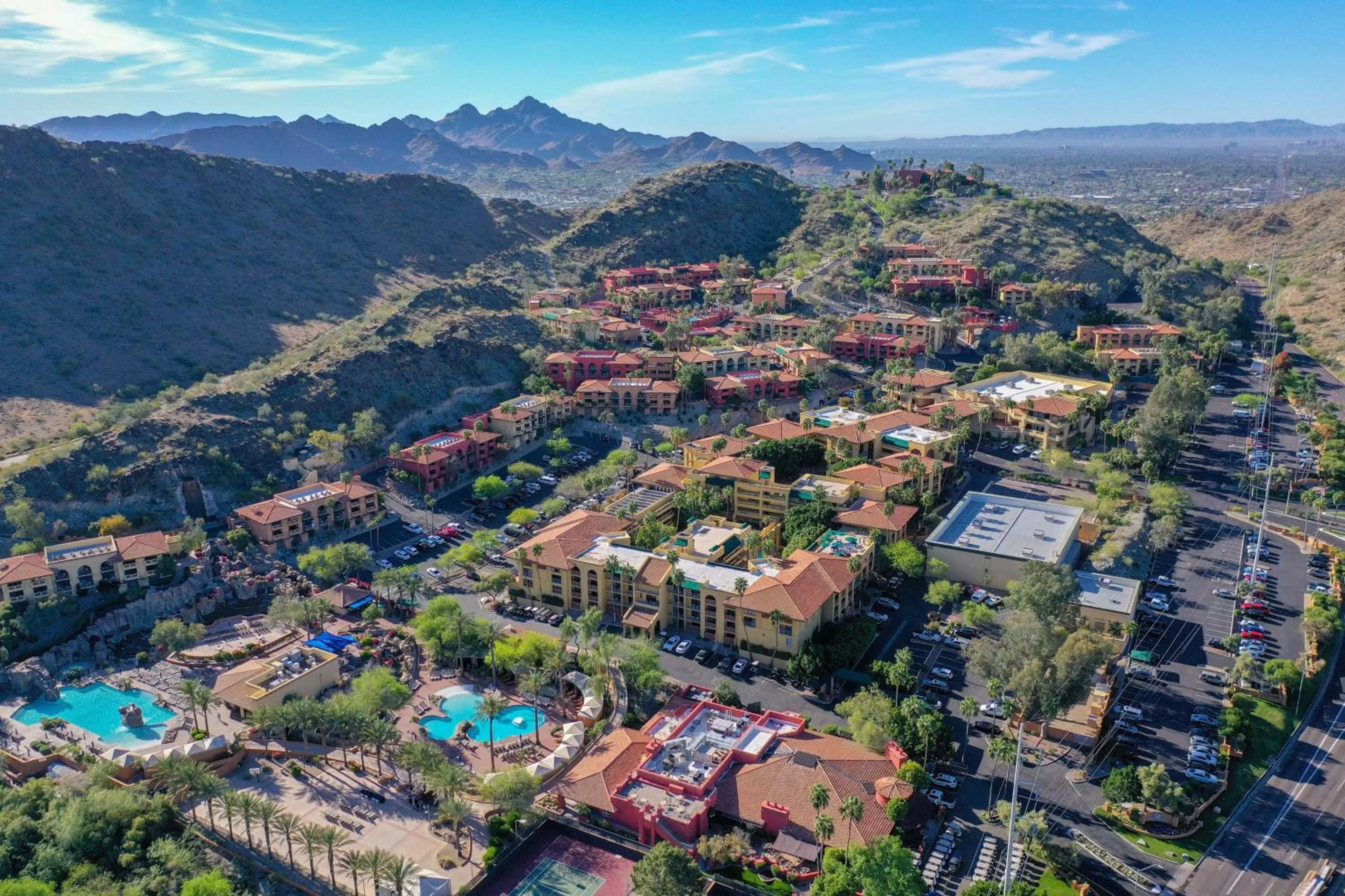 Property building in Hilton Phoenix Tapatio Cliffs Resort
