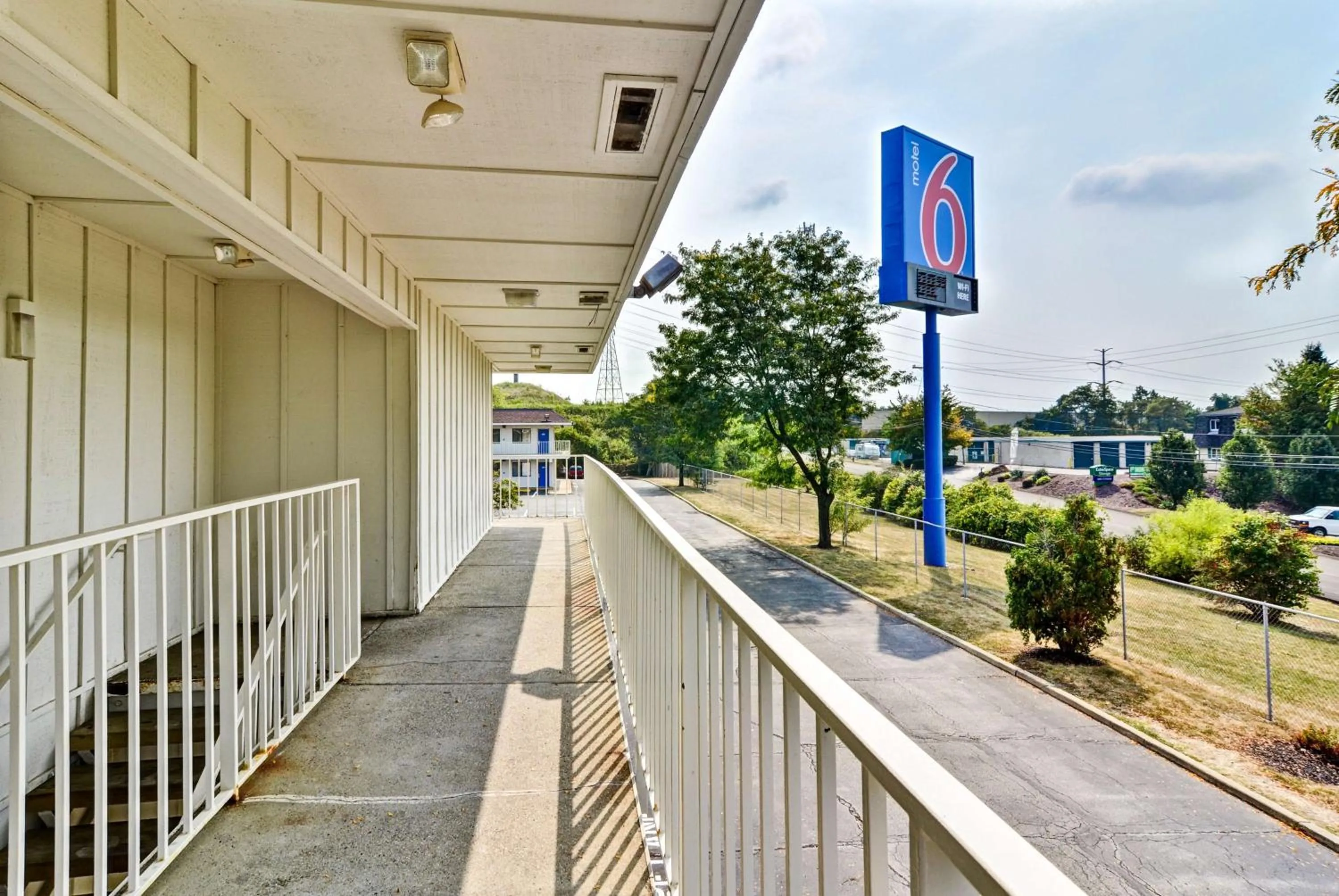 Property building in Motel 6-Pittsburgh, PA - Crafton