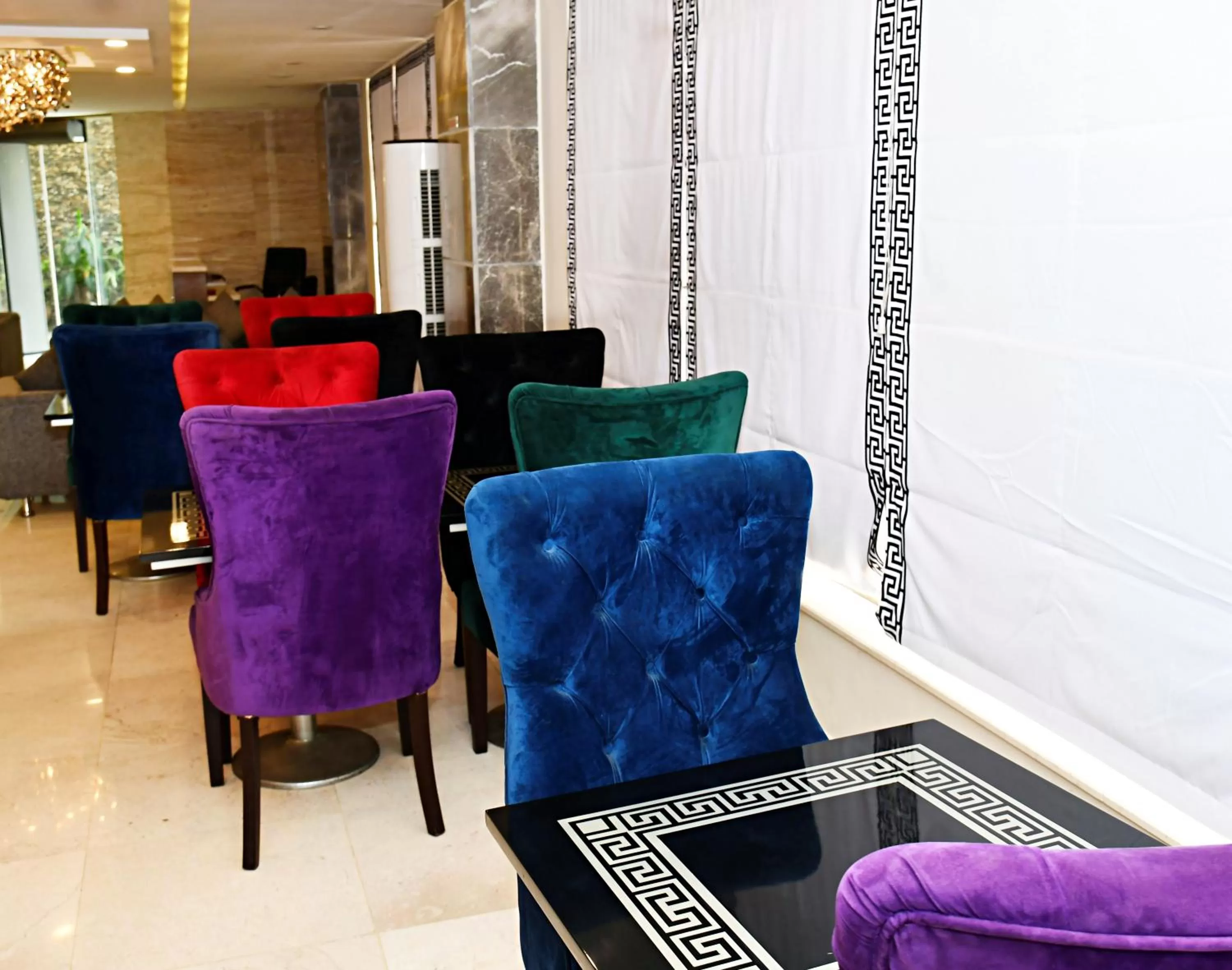 Restaurant/places to eat in Hotel Akbar International