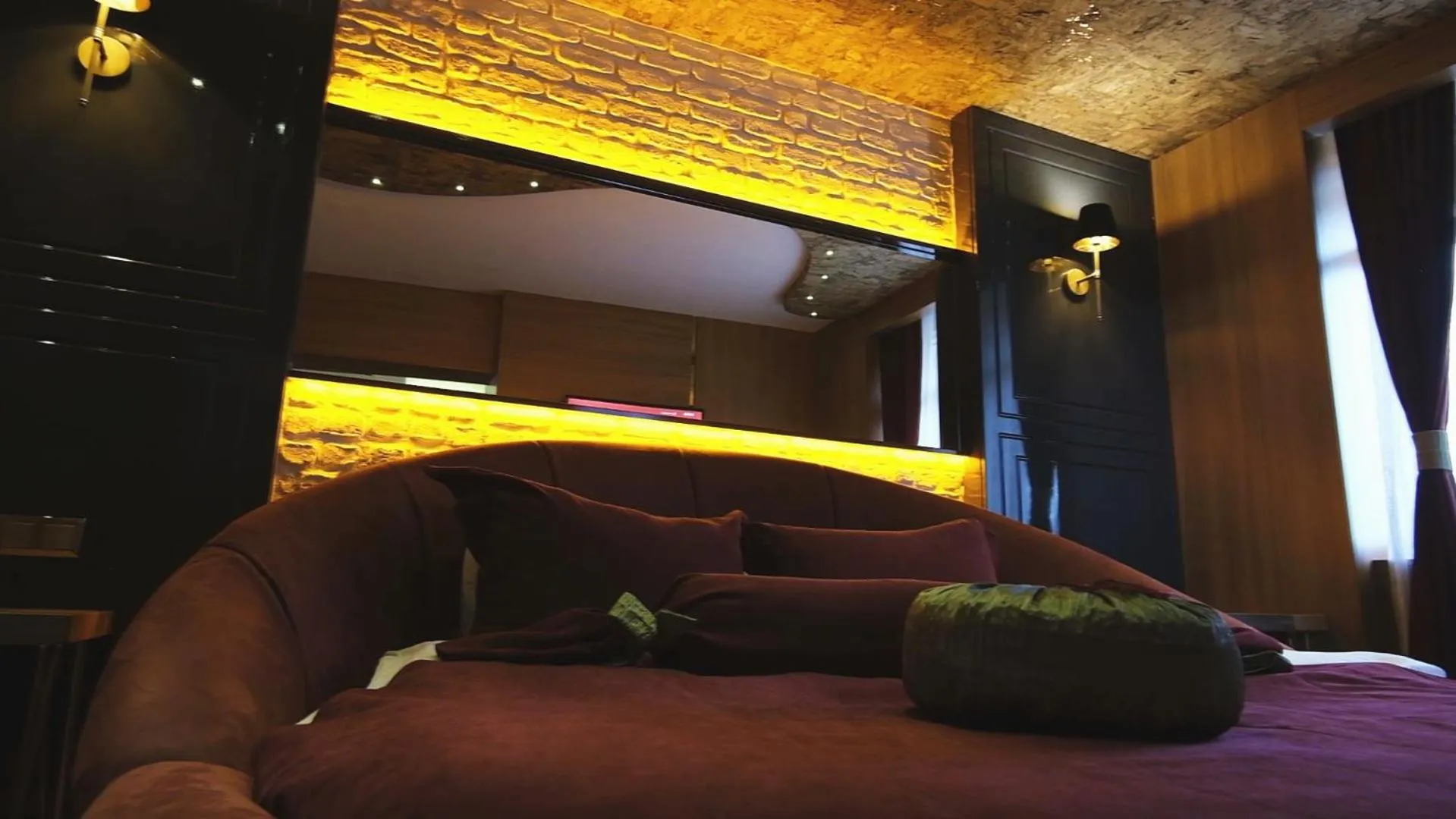 Decorative detail, Bed in Emirtimes Hotel&Spa - Tuzla