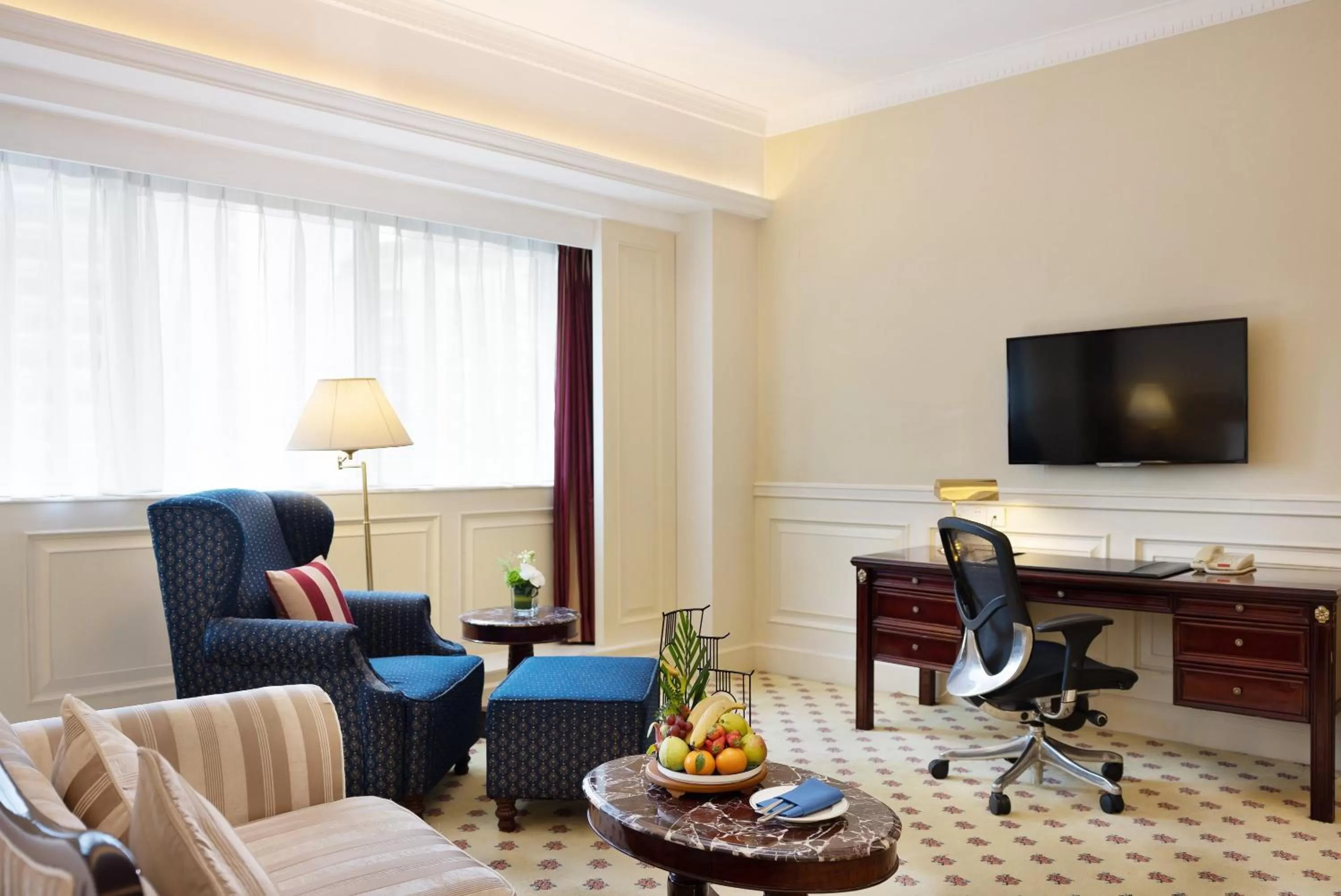 Photo of the whole room in Crowne Plaza Hotel & Suites Landmark Shenzhen by IHG