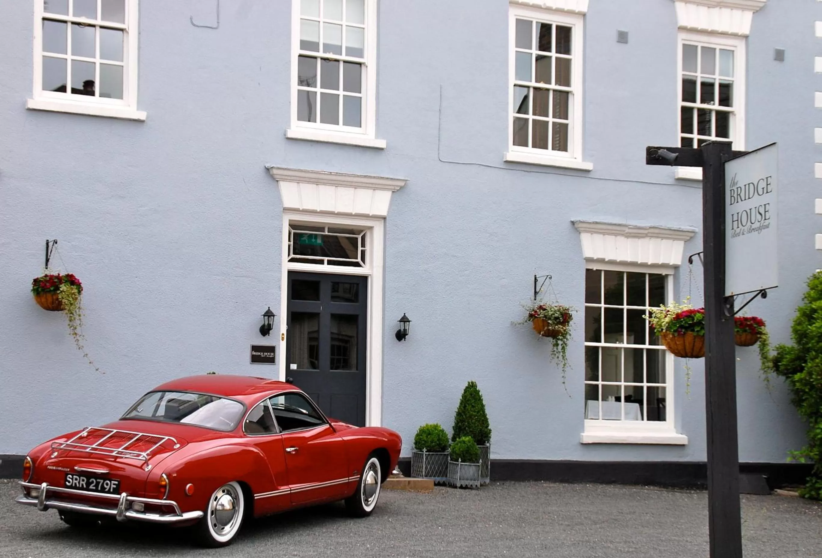 Facade/entrance, Property Building in The Bridge House
