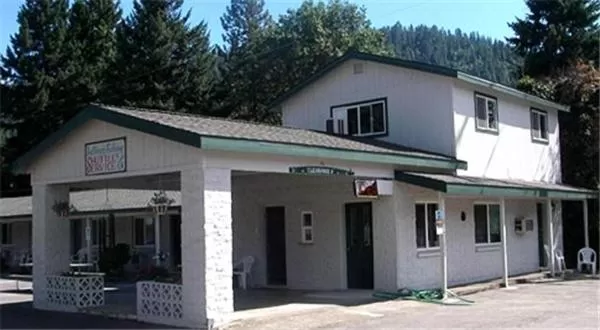 Facade/entrance in Forest Lodge Motel