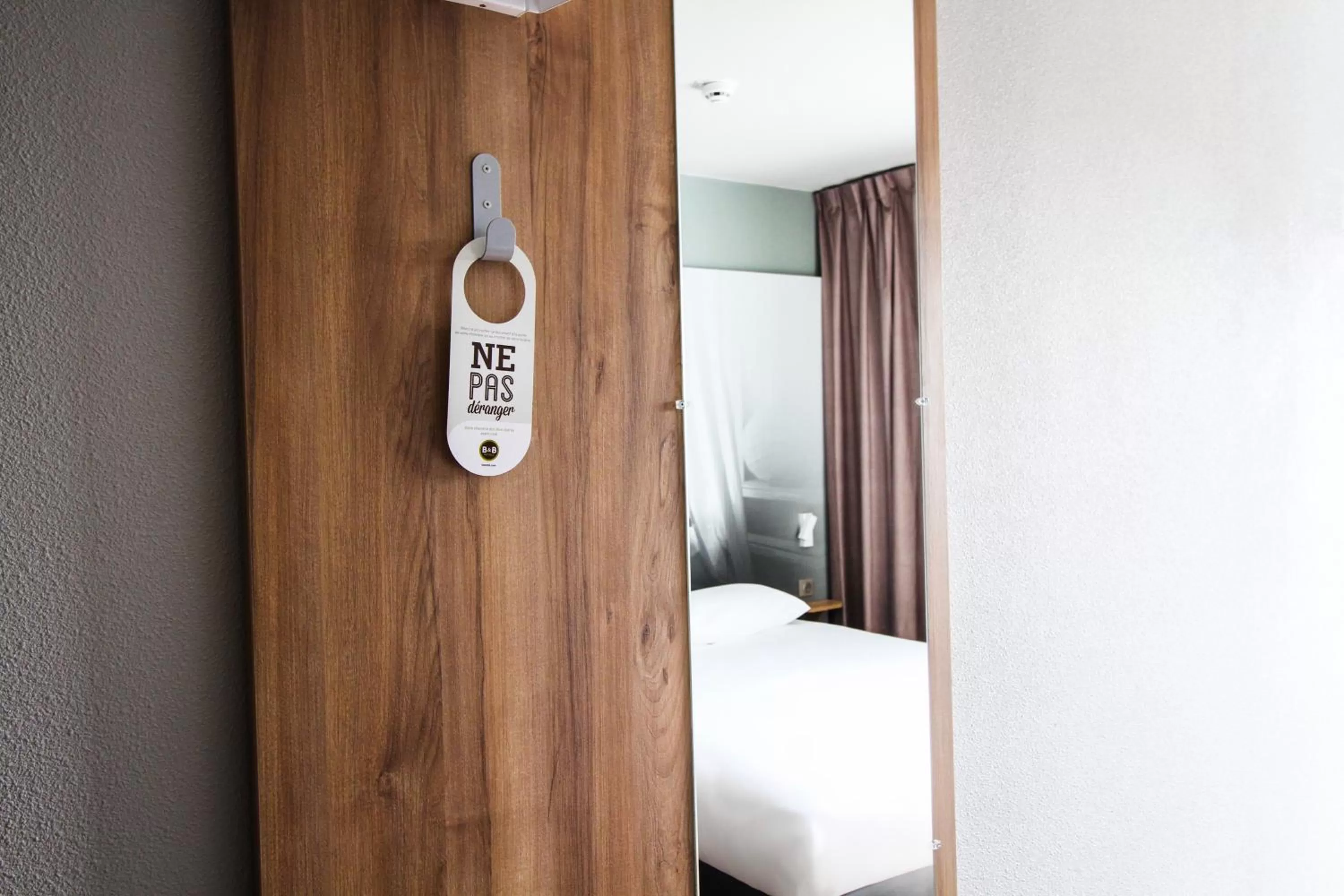 Decorative detail in B&B HOTEL Montélimar Sud