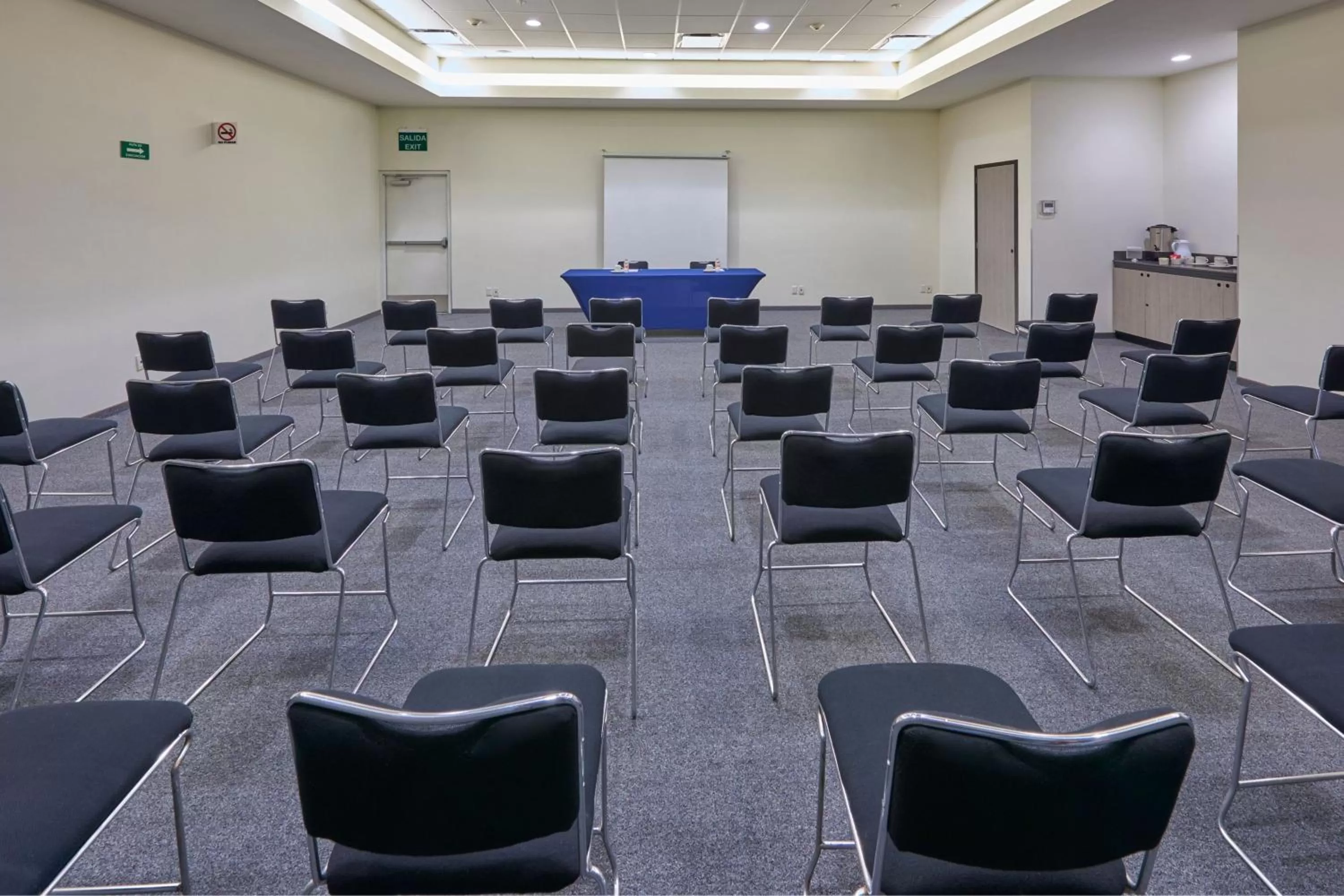 Meeting/conference room in City Express Junior by Marriott Puebla FINSA