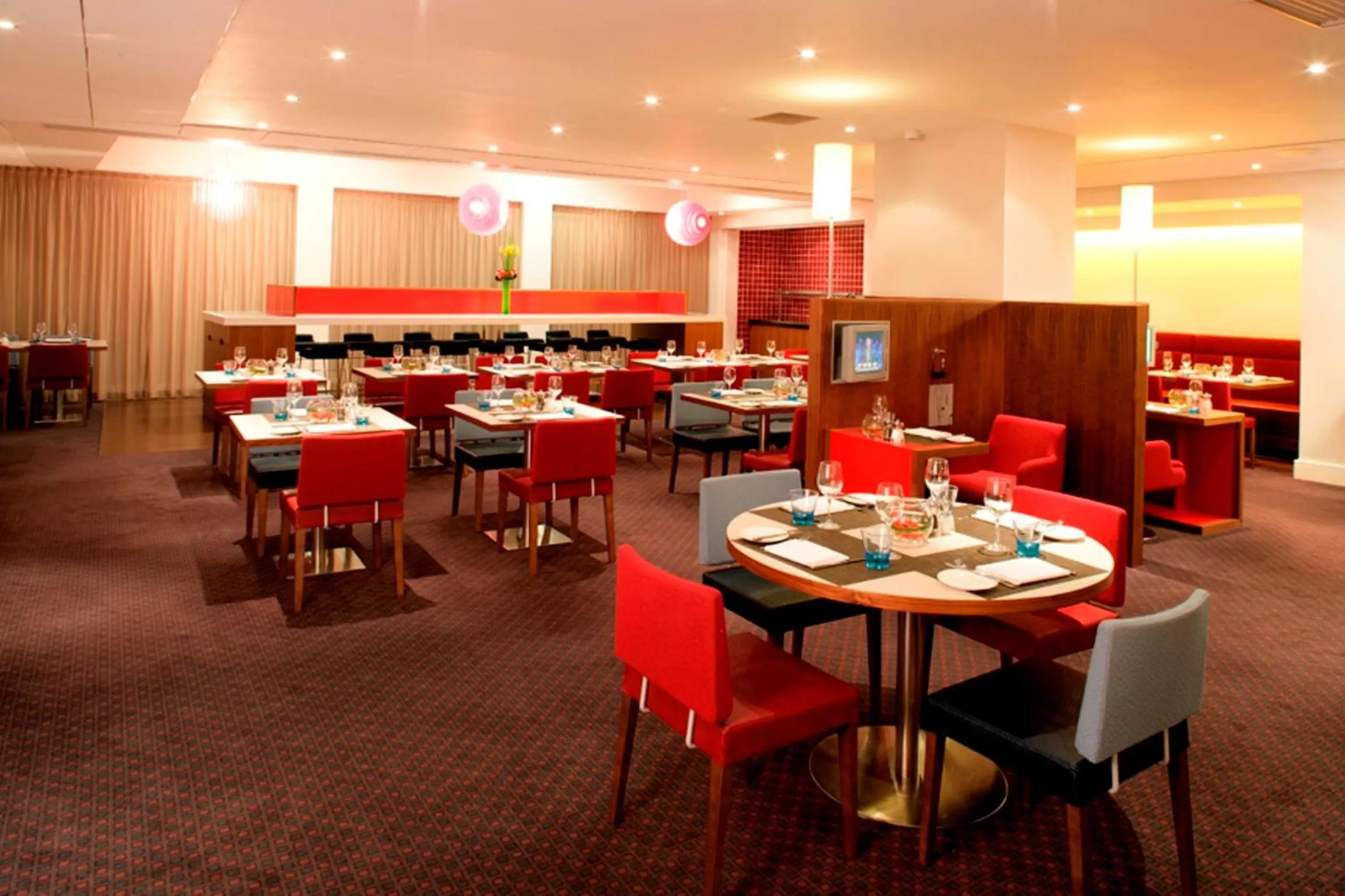 Restaurant/places to eat in Novotel London Waterloo