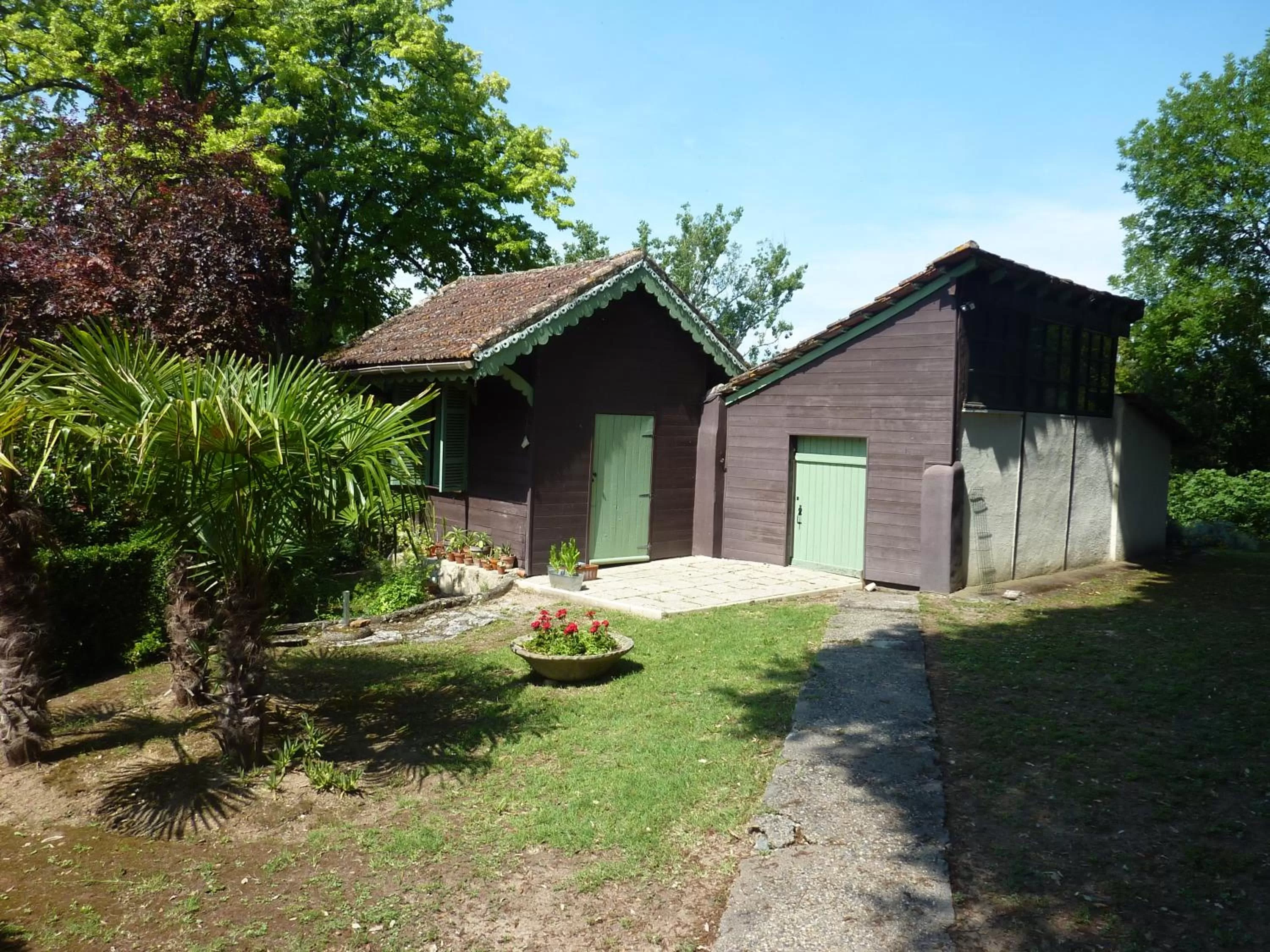 Property Building in Beaux Chênes
