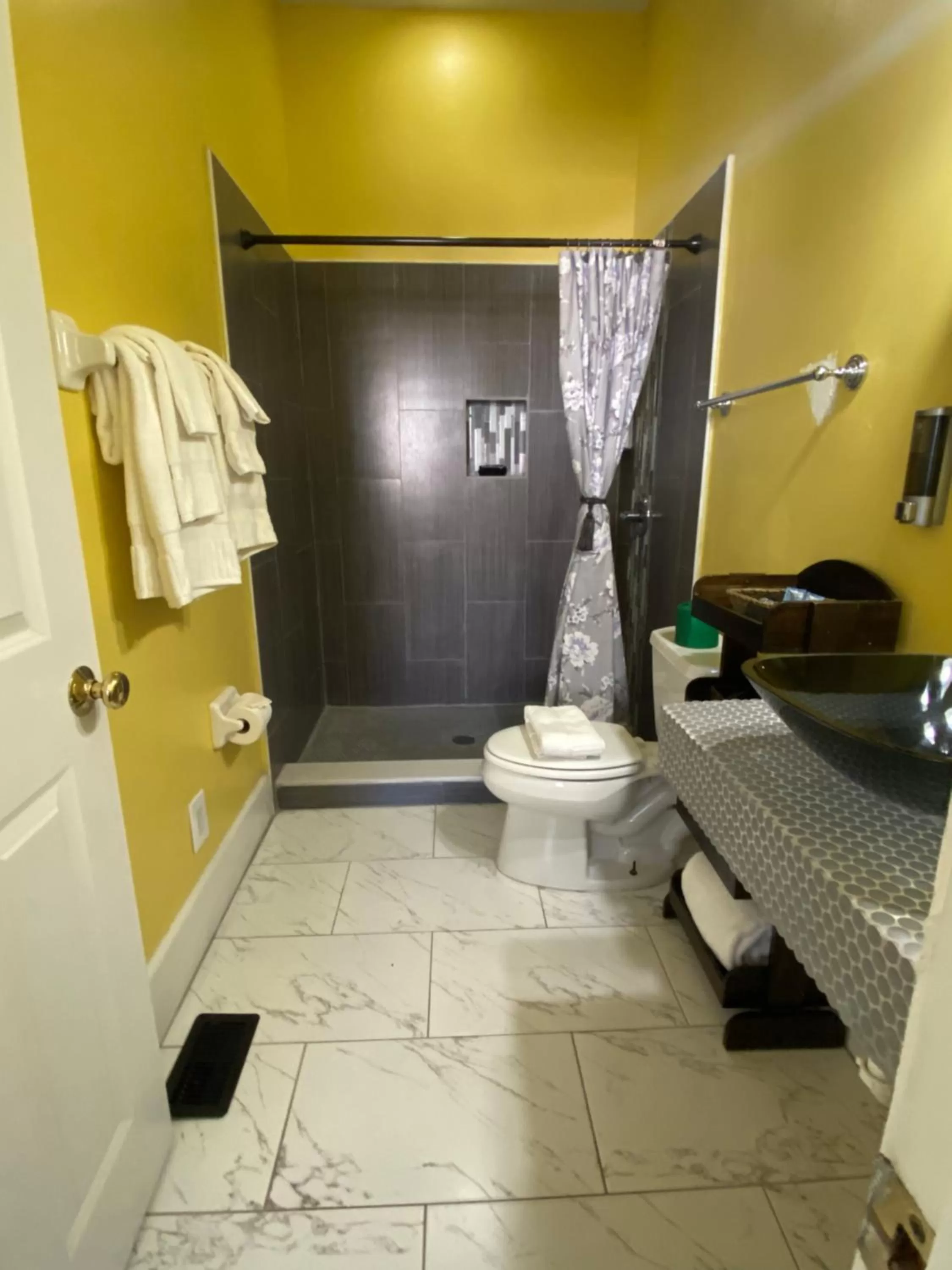 Shower in Carriage Way Centennial House - Adult Only- Saint Augustine